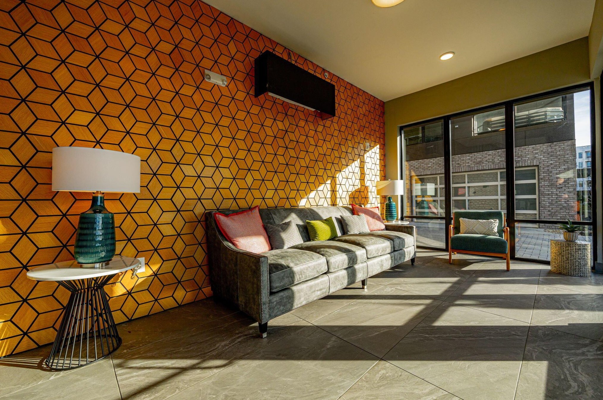 719 Civitas Ave, Columbus OH  43215 exterior