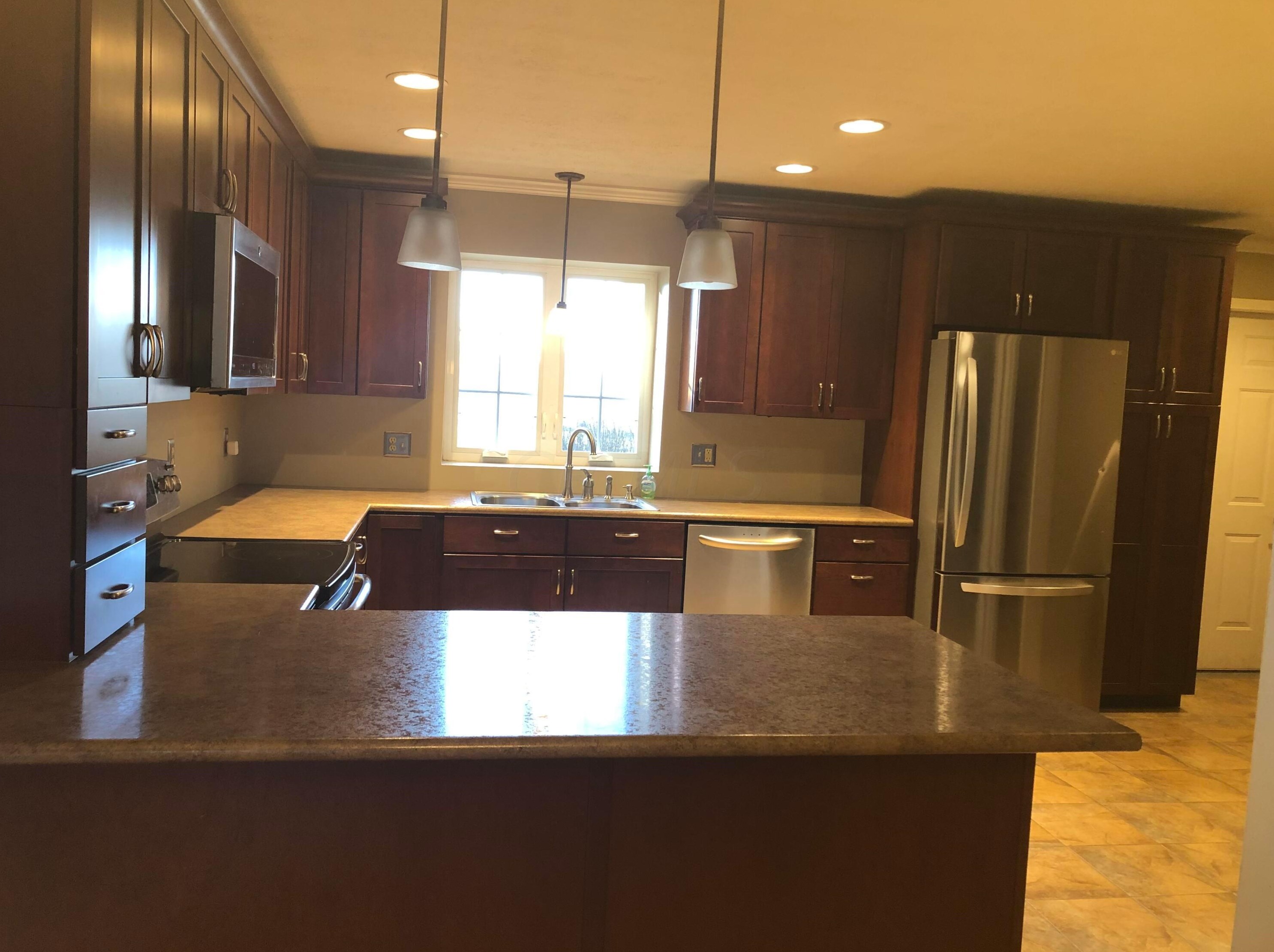 124 Coventry Ct, Lancaster OH  43130-4135 exterior
