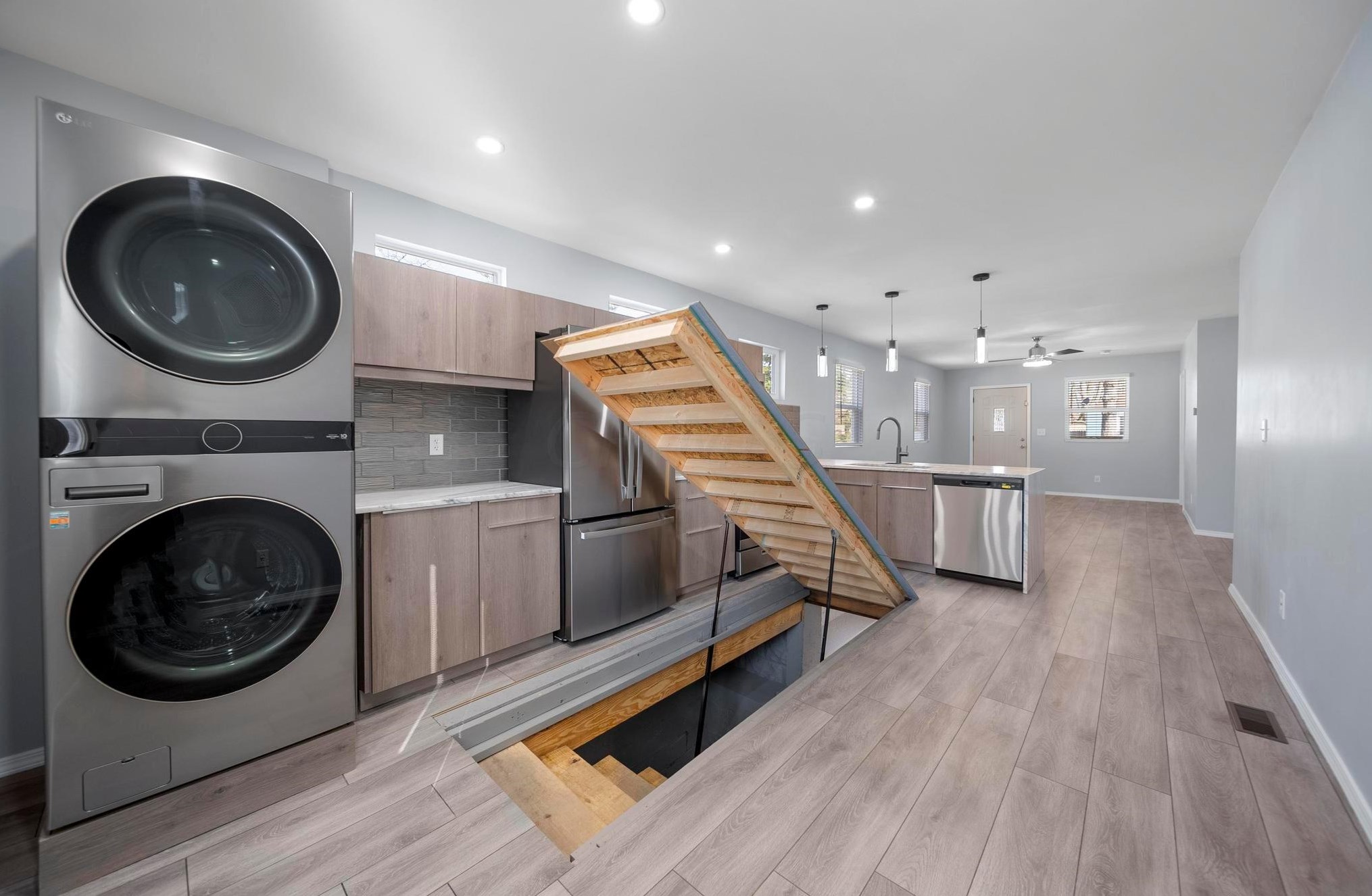 2023 Ferris Rd, Columbus OH  43224-2344 exterior