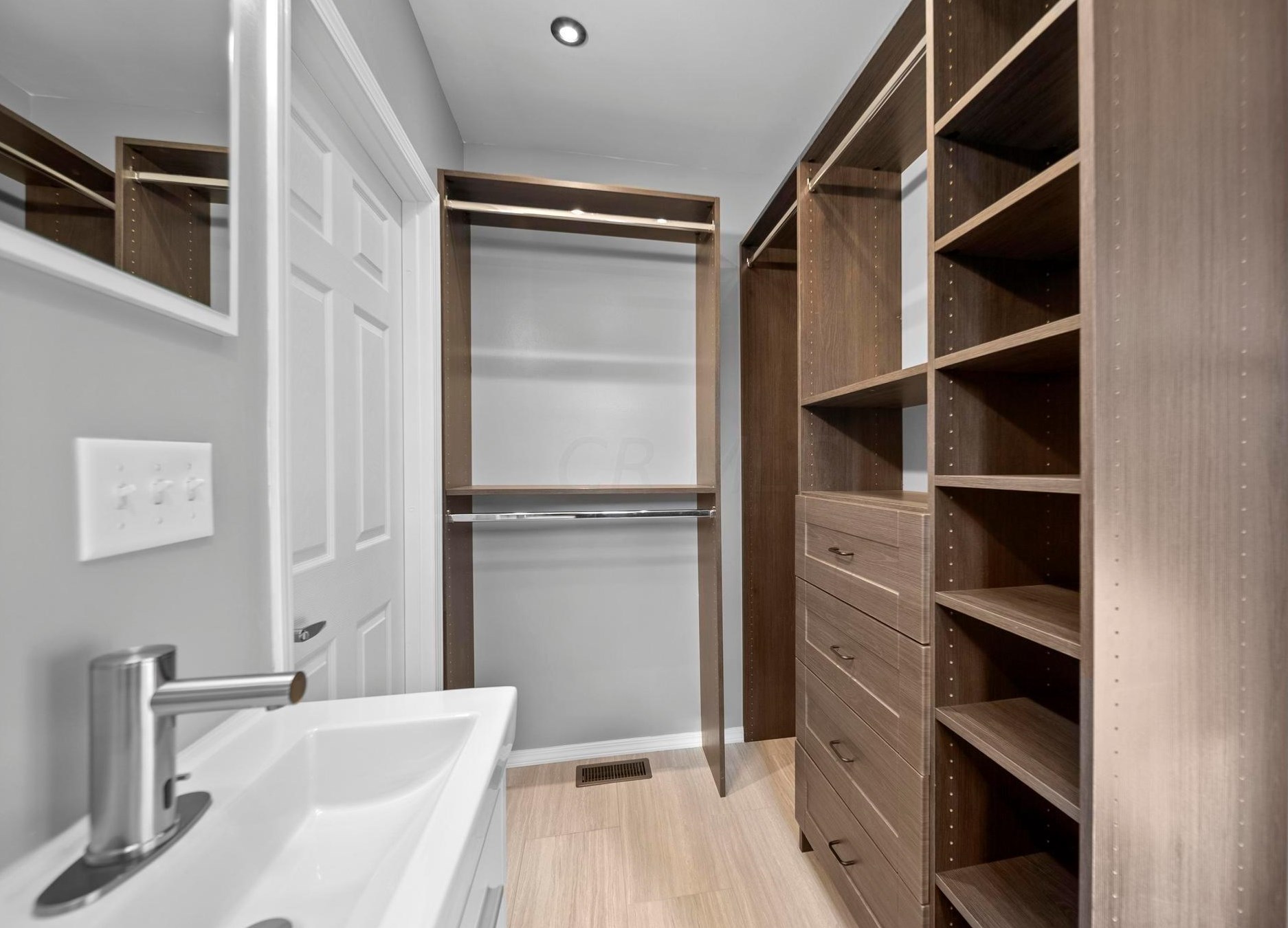 2023 Ferris Rd, Columbus OH  43224-2344 exterior