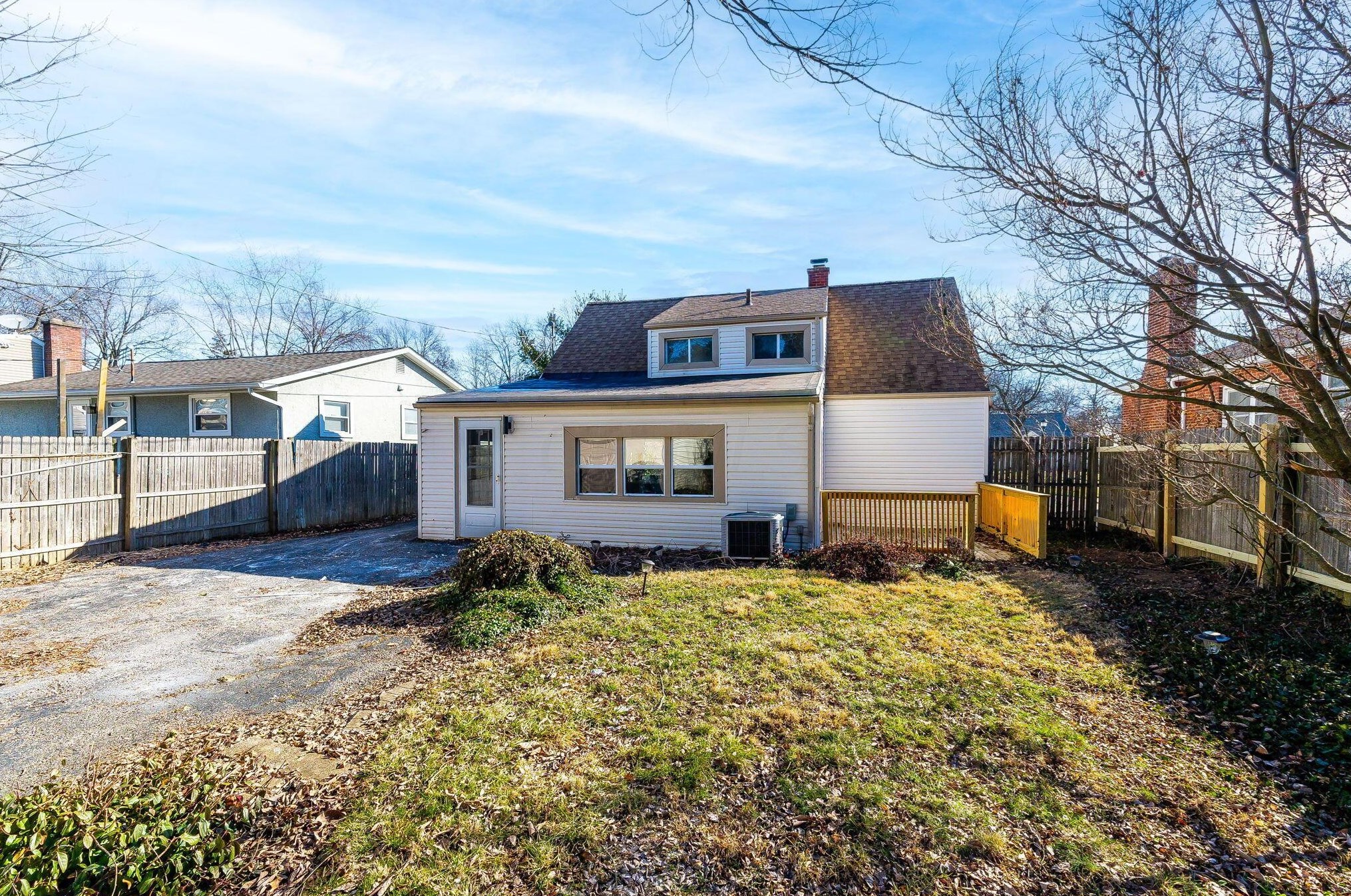 189 Gould Rd, Columbus OH  43209-1549 exterior