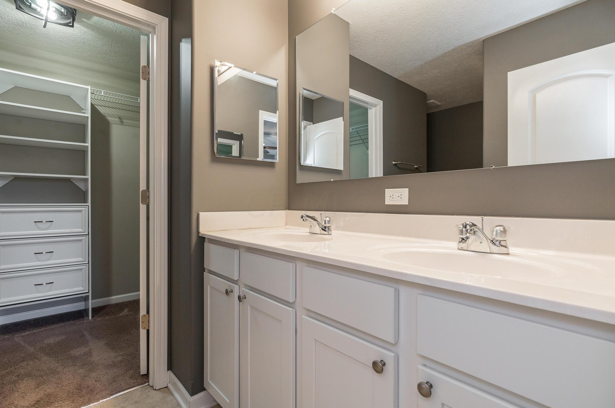 5654 Alliance Way, Columbus OH  43228-8947 exterior