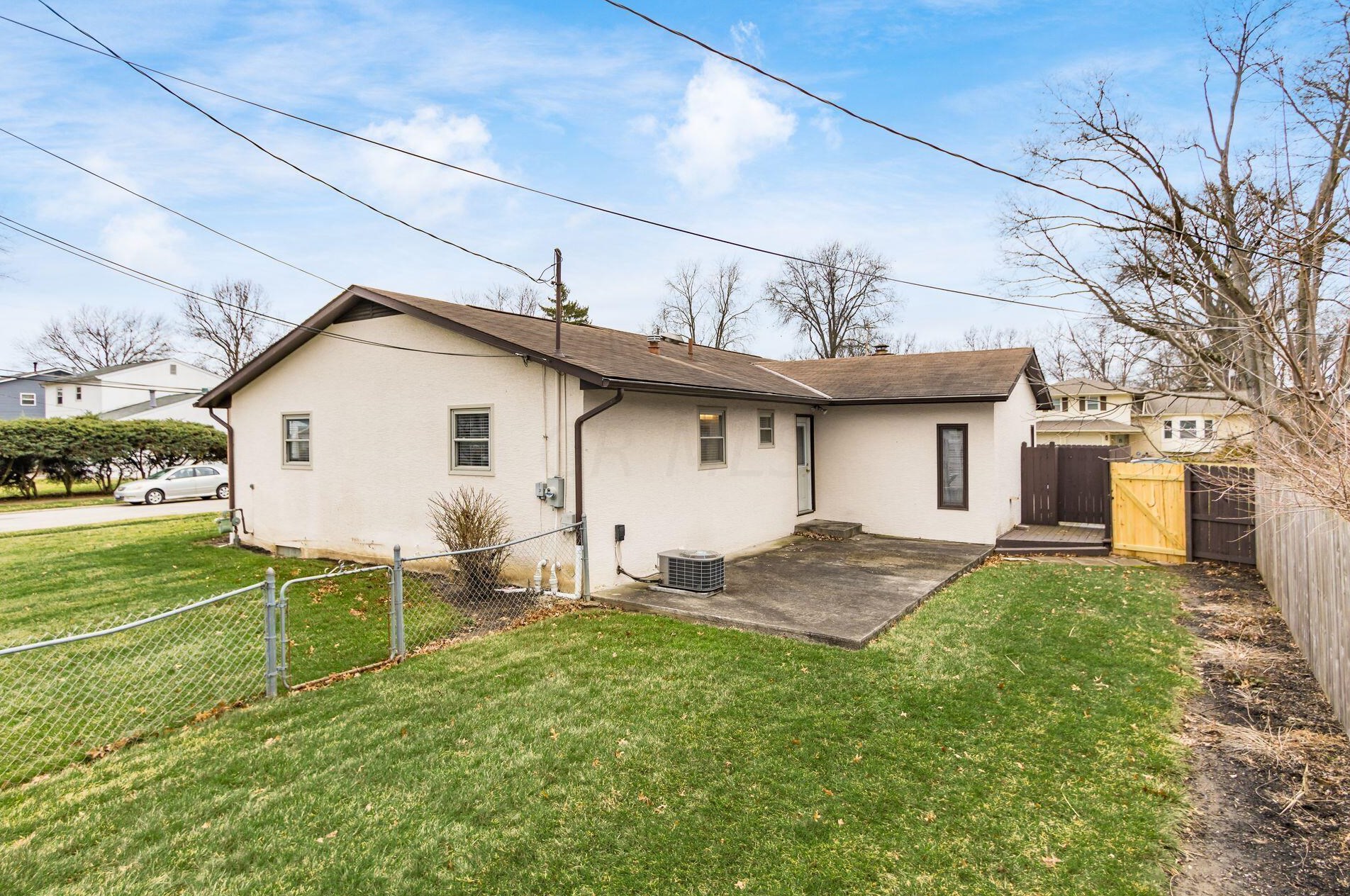 521 Heatherhill Rd, Columbus OH  43213-2461 exterior