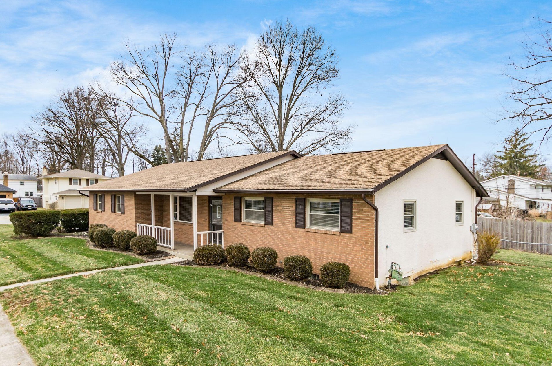 521 Heatherhill Rd, Columbus OH  43213-2461 exterior