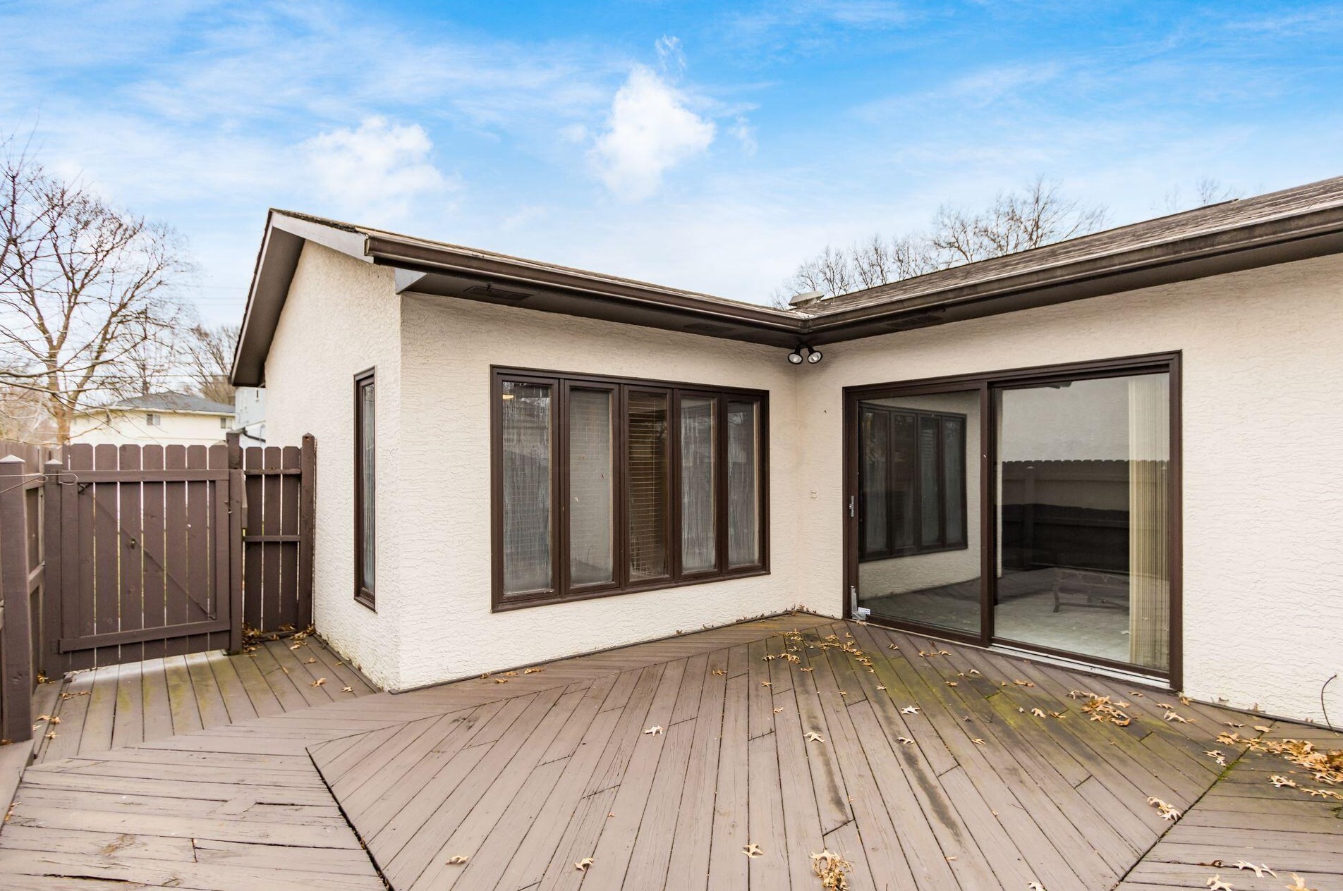 521 Heatherhill Rd, Columbus OH  43213-2461 exterior