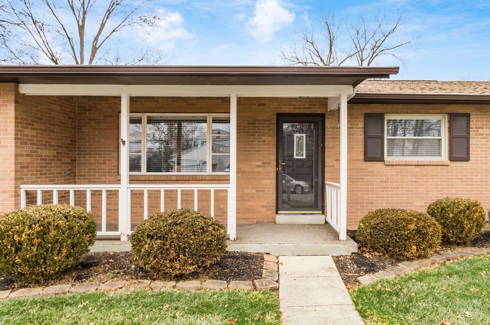 521 Heatherhill Rd, Columbus OH  43213-2461 exterior