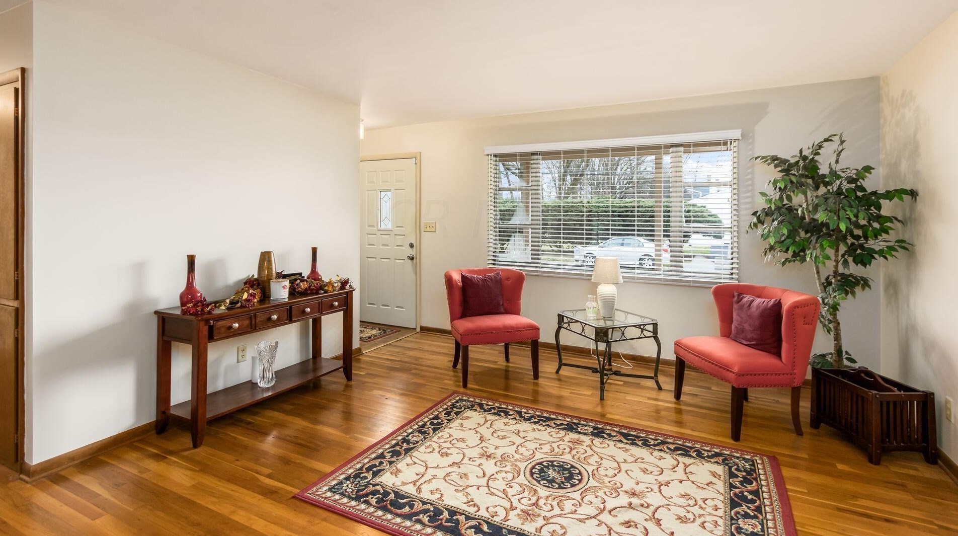 521 Heatherhill Rd, Columbus OH  43213-2461 exterior