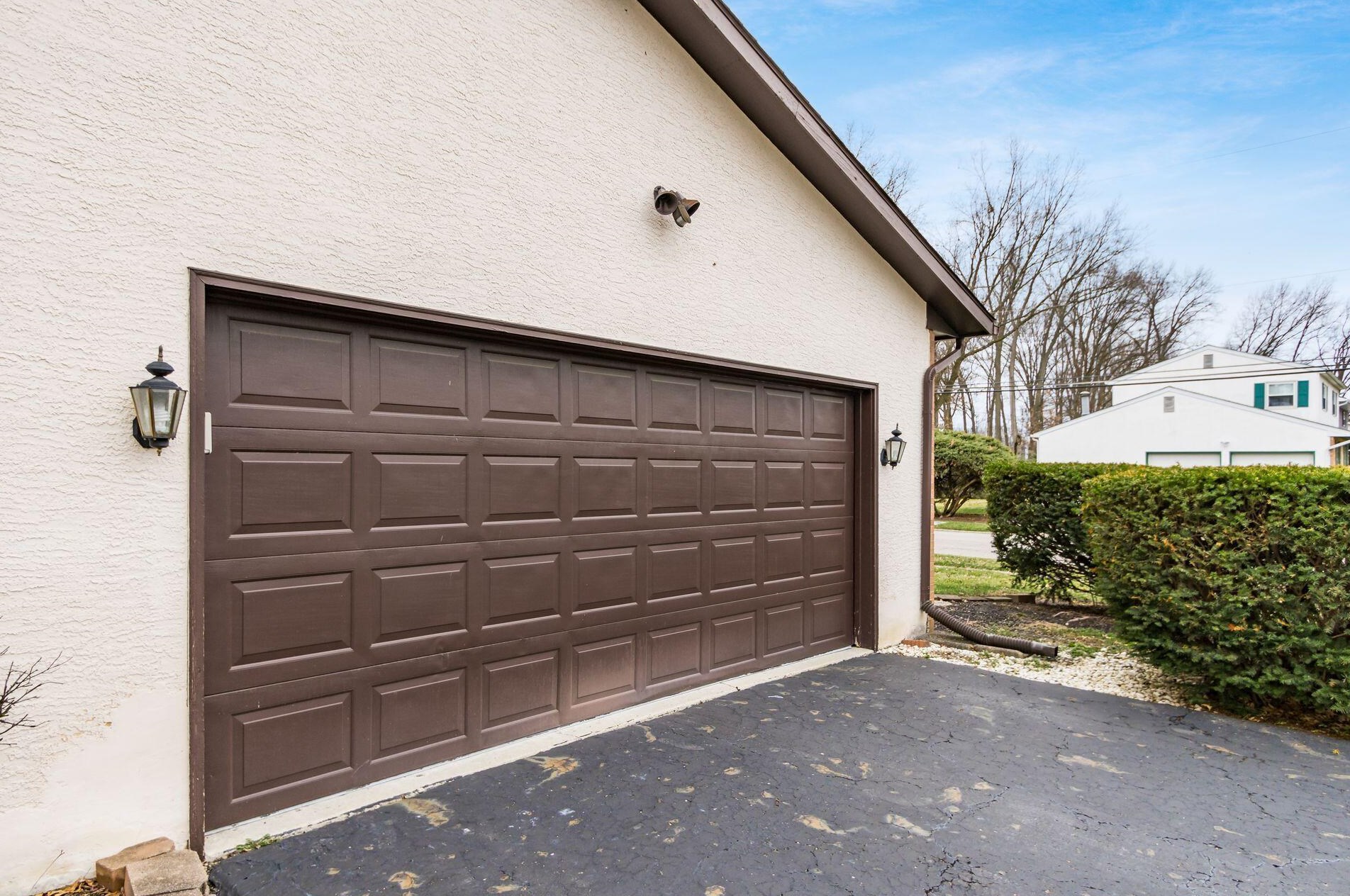 521 Heatherhill Rd, Columbus OH  43213-2461 exterior