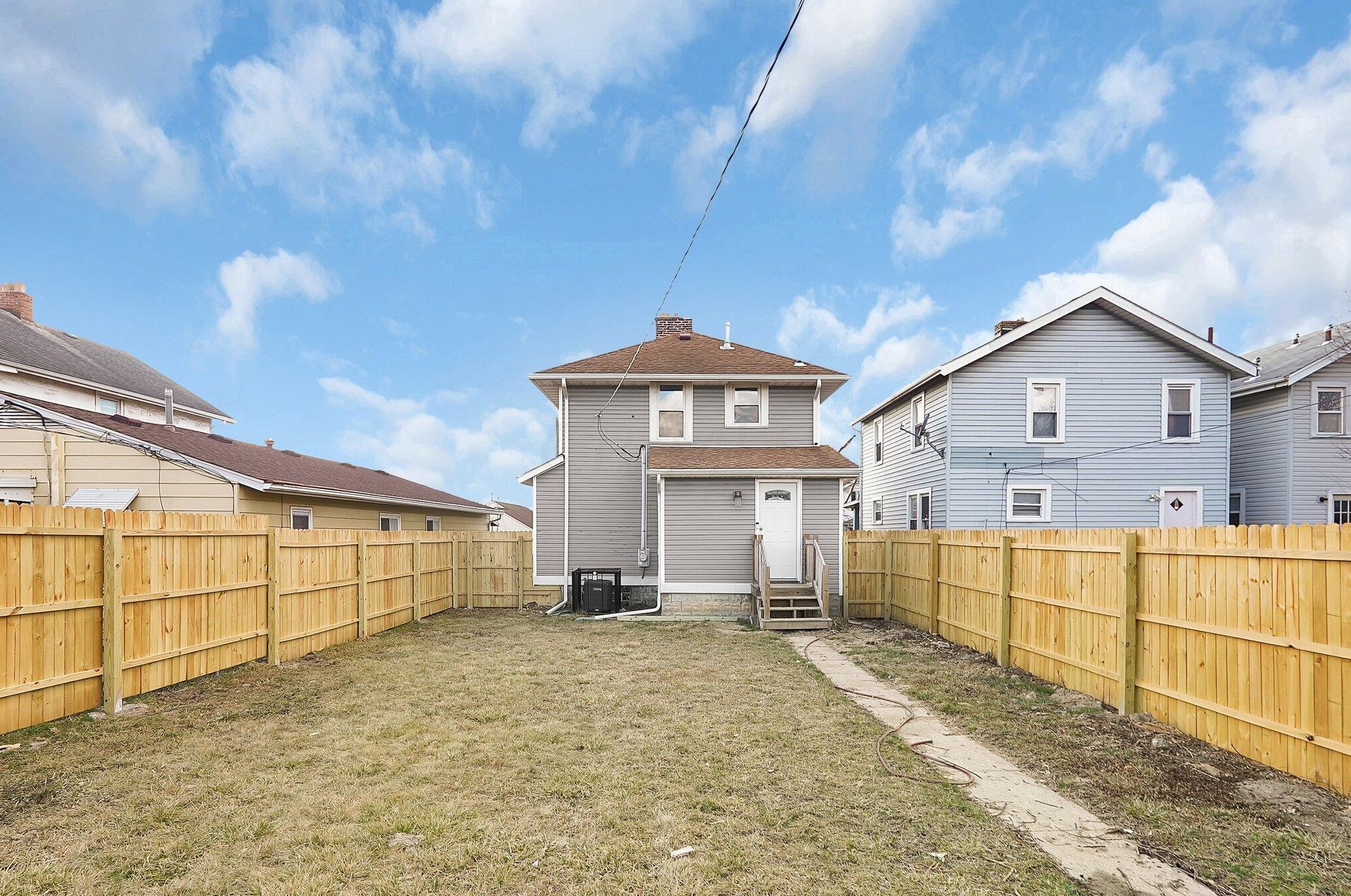 1176 Sidney St, Columbus OH  43201-2954 exterior