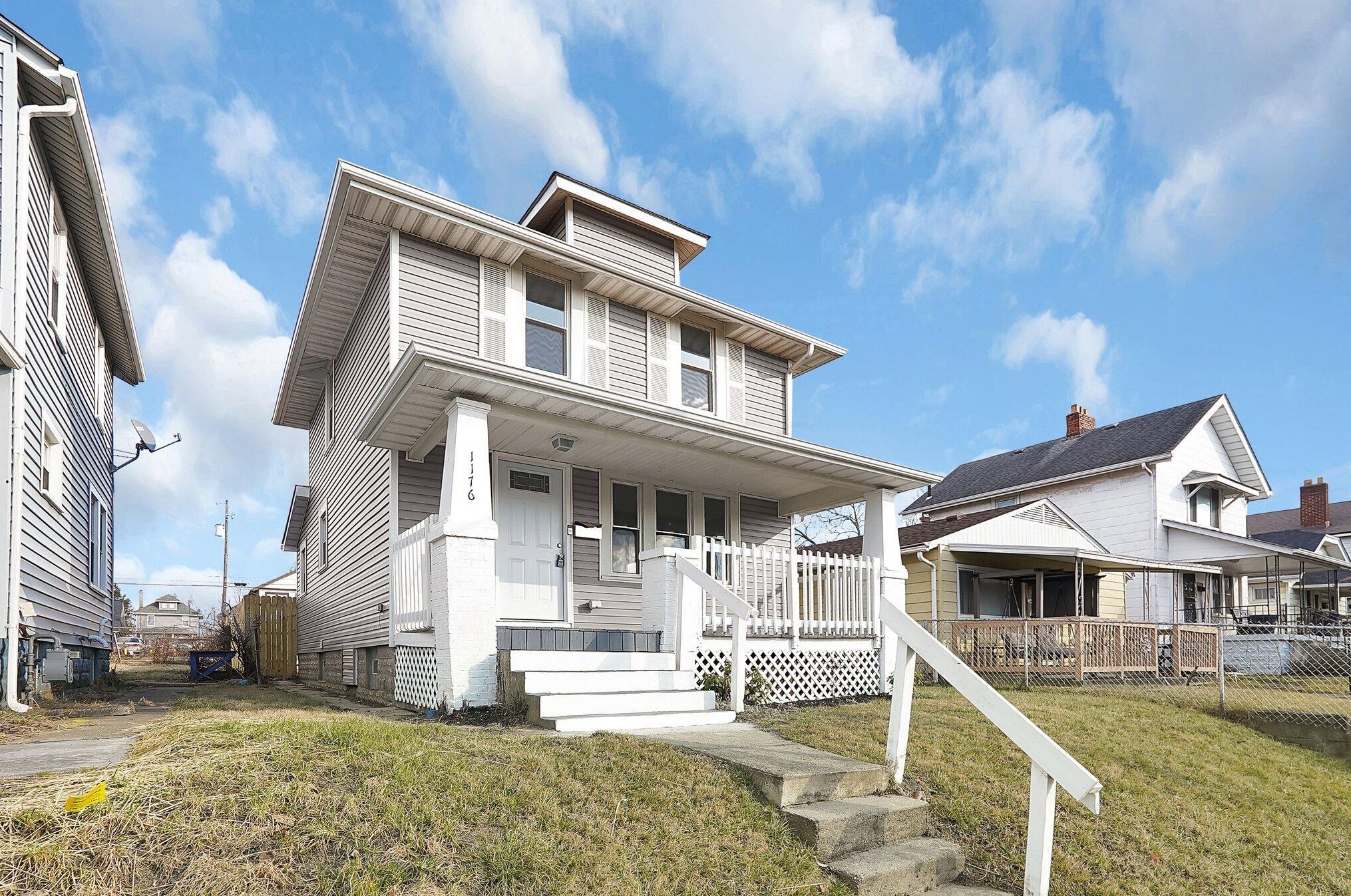 1176 Sidney St, Columbus OH  43201-2954 exterior
