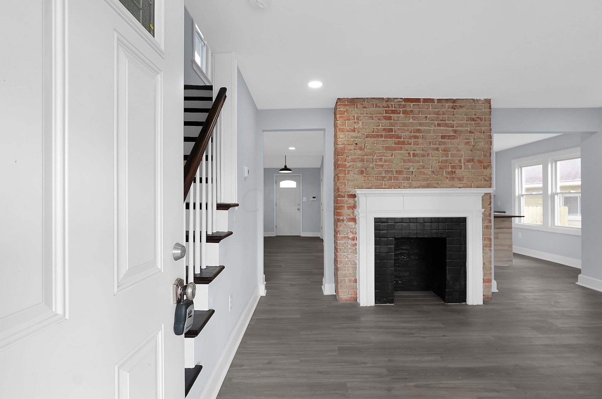 1176 Sidney St, Columbus OH  43201-2954 exterior