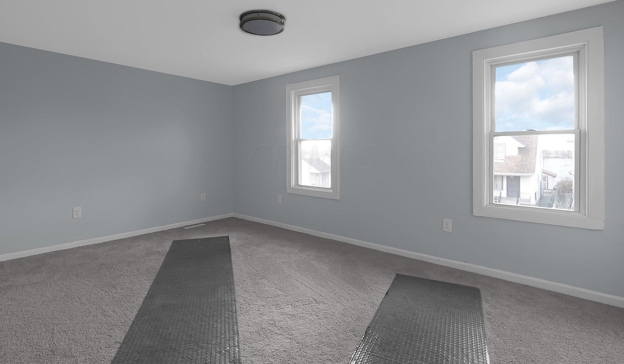 1176 Sidney St, Columbus OH  43201-2954 exterior