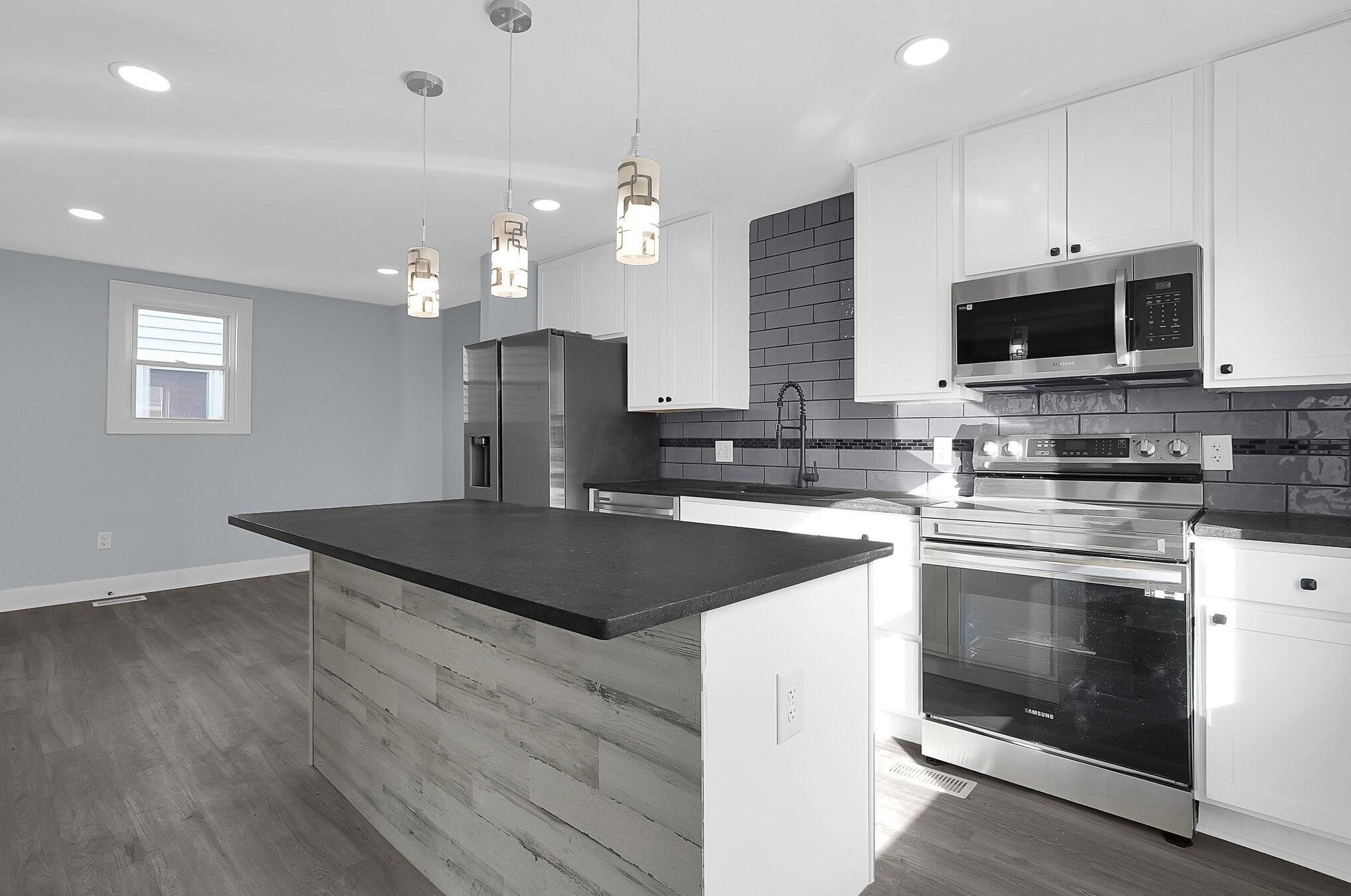 1176 Sidney St, Columbus OH  43201-2954 exterior