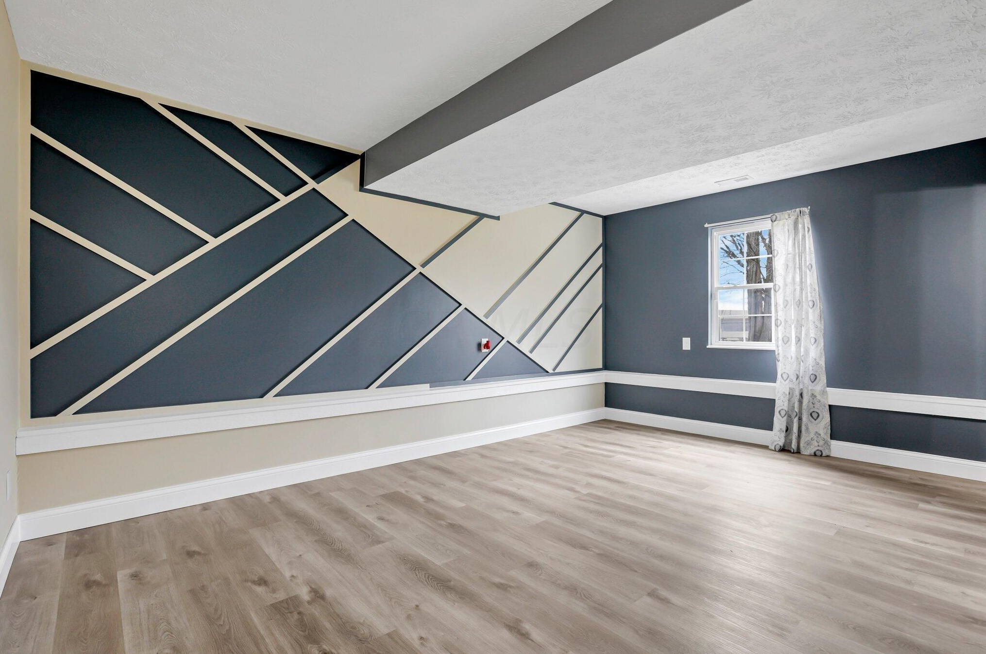 1544 Berkhard Dr, Columbus OH  43223-3385 exterior