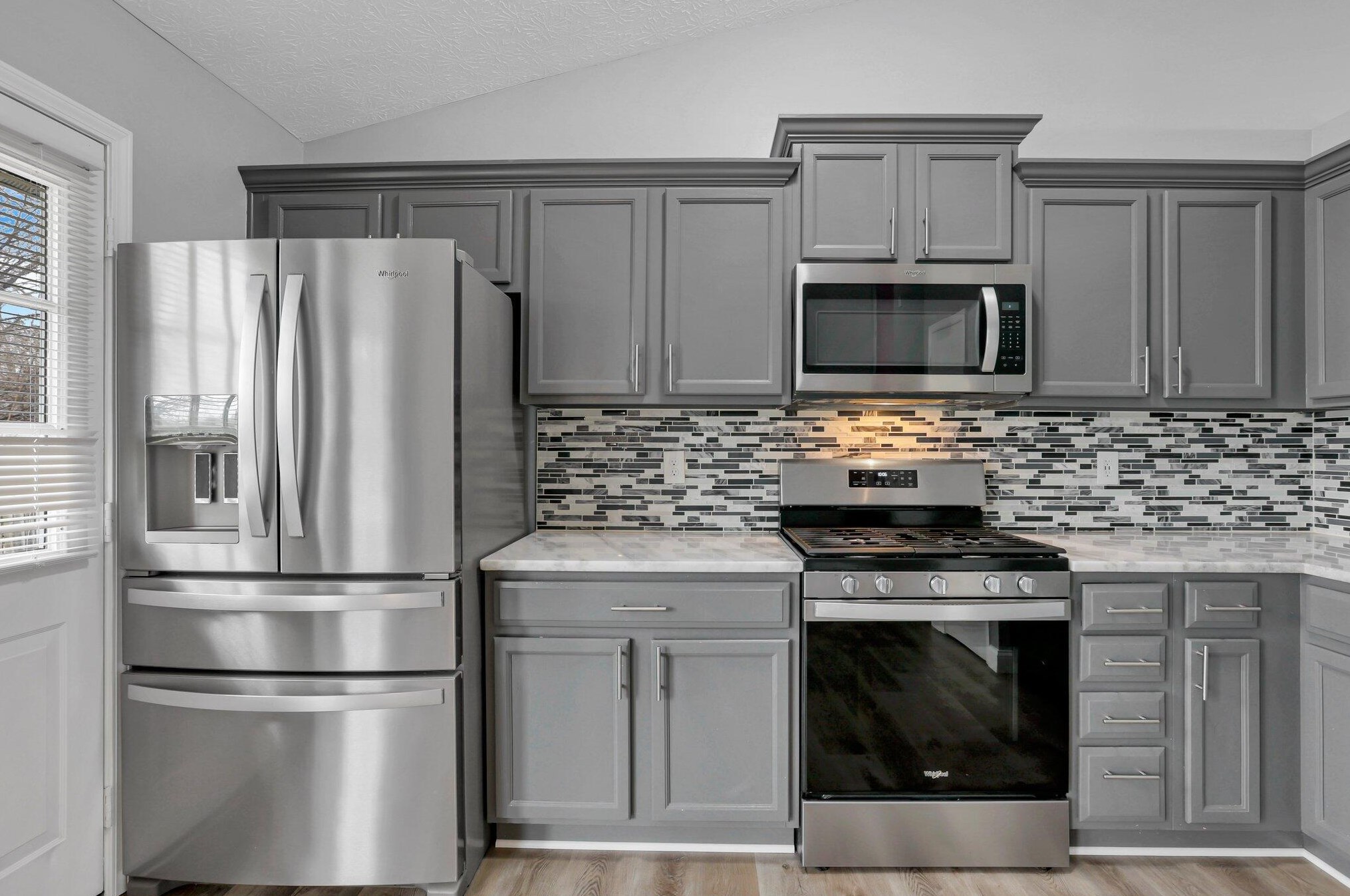 1544 Berkhard Dr, Columbus OH  43223-3385 exterior