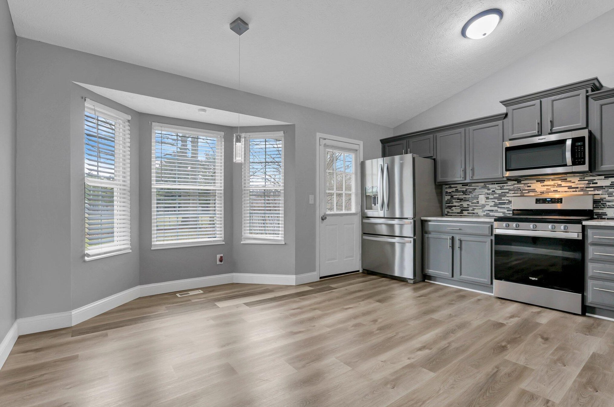 1544 Berkhard Dr, Columbus OH  43223-3385 exterior