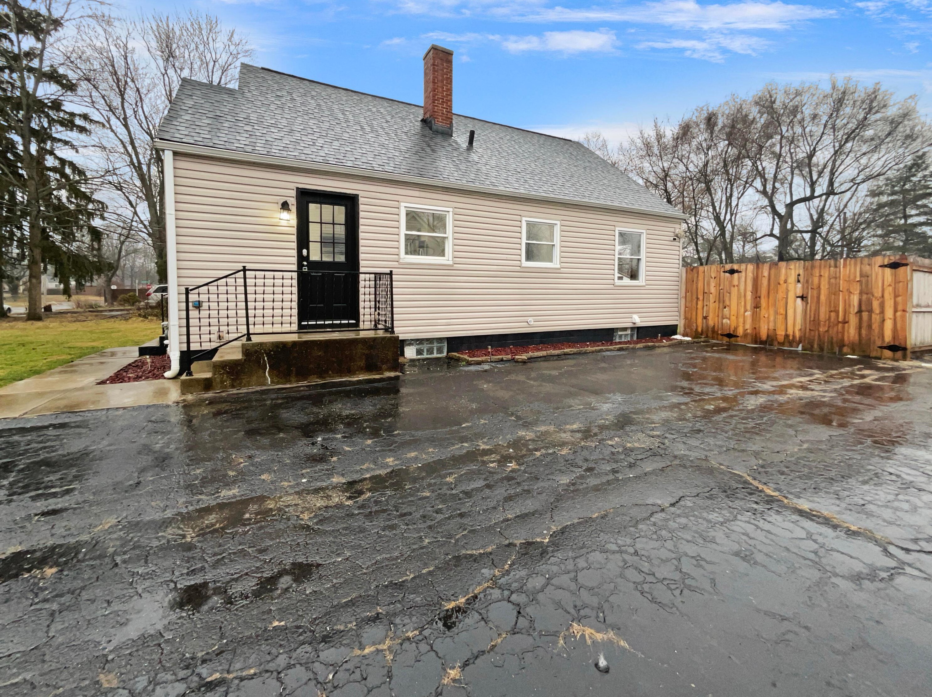 1259 Weldon Ave, Columbus OH  43224-4162 exterior