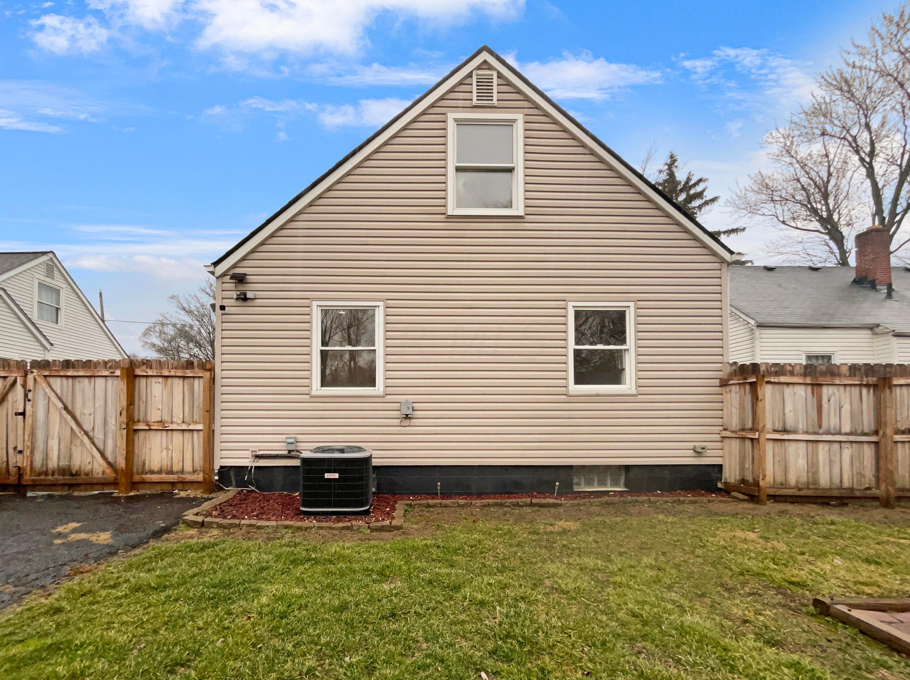 1259 Weldon Ave, Columbus OH  43224-4162 exterior