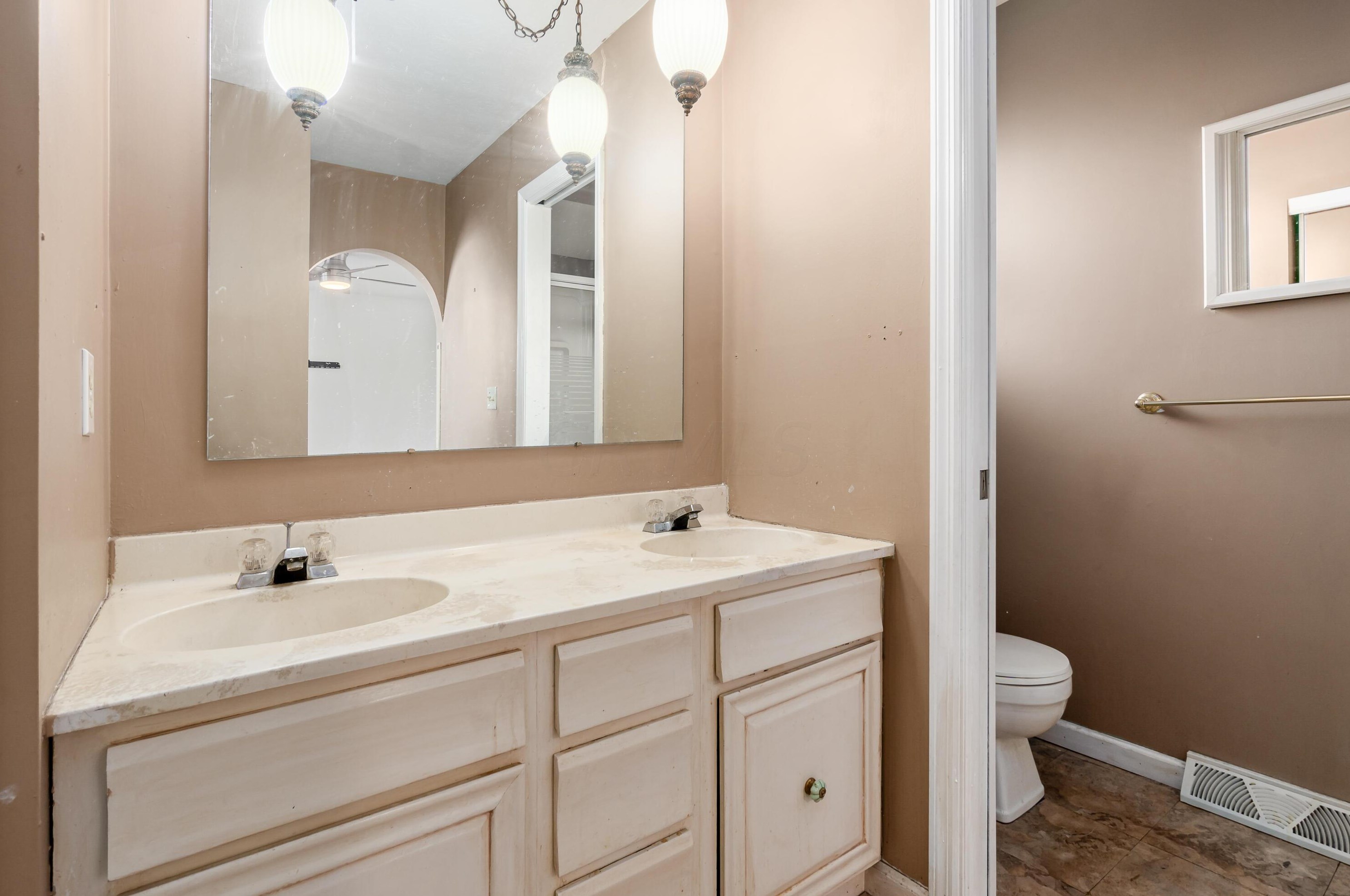 6252 Willowcrest Dr, Columbus OH  43229-2146 exterior