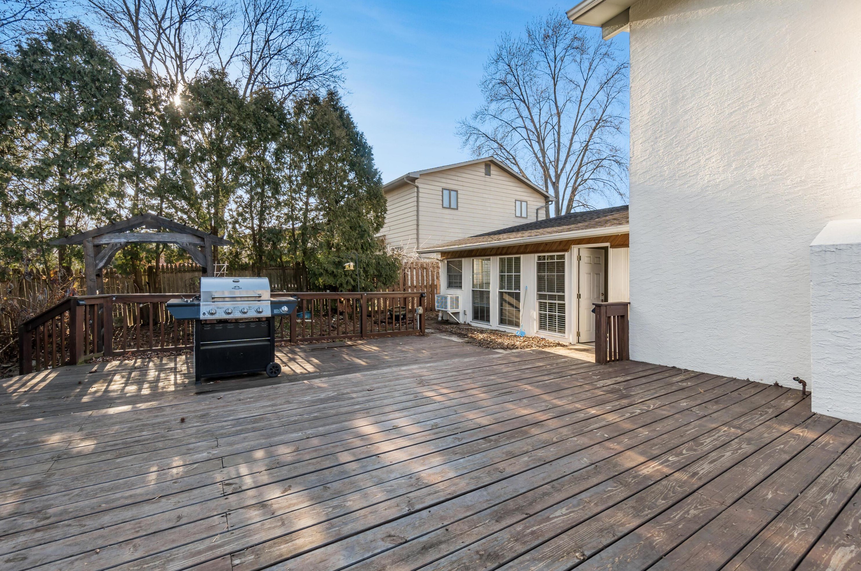 6252 Willowcrest Dr, Columbus OH  43229-2146 exterior