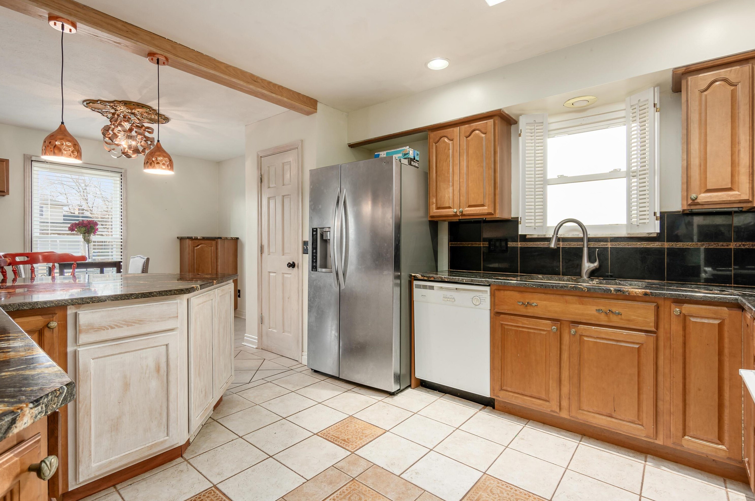 6252 Willowcrest Dr, Columbus OH  43229-2146 exterior