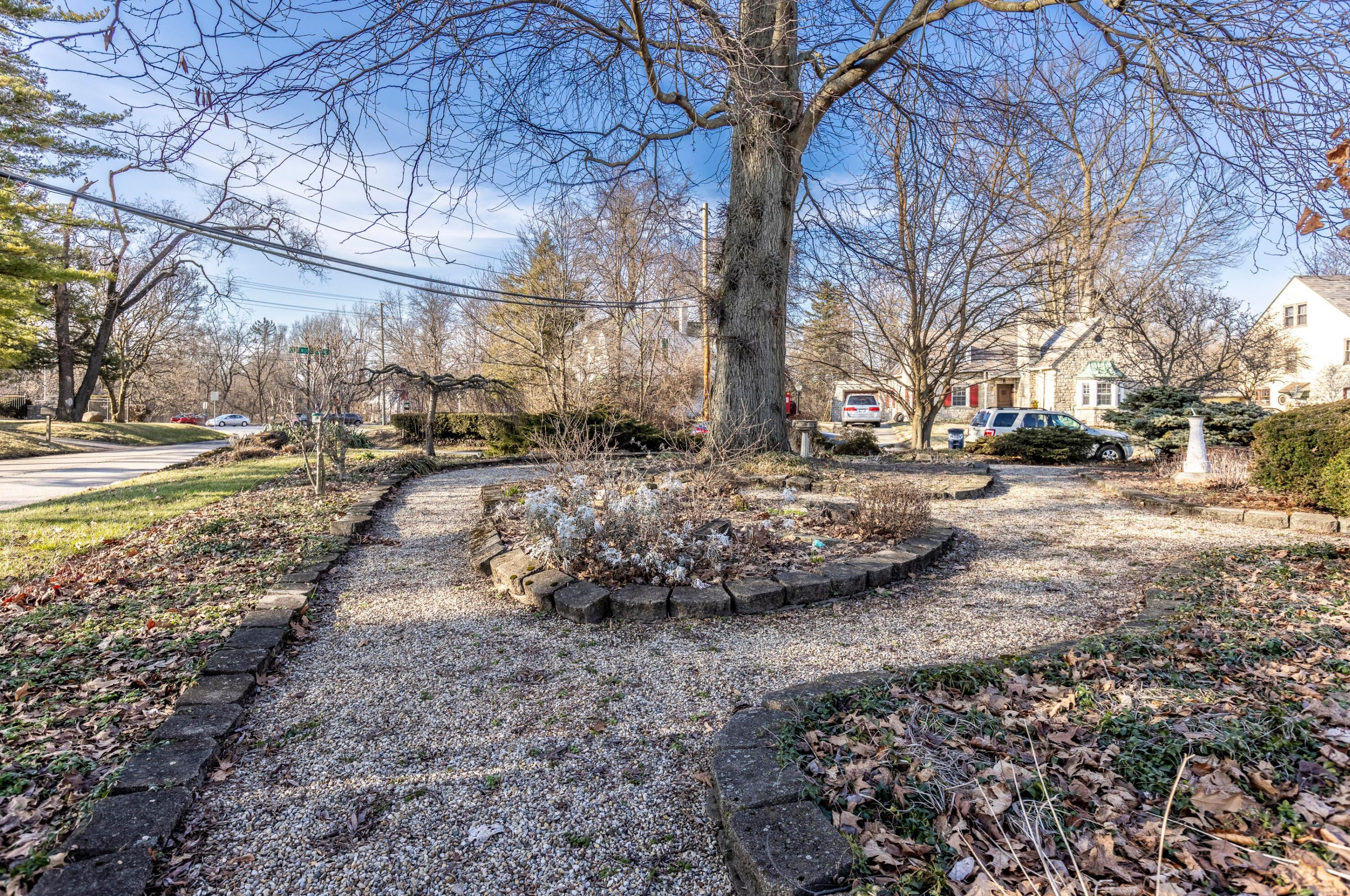 2525 Lakewood Dr, Columbus OH 43231-4859 exterior