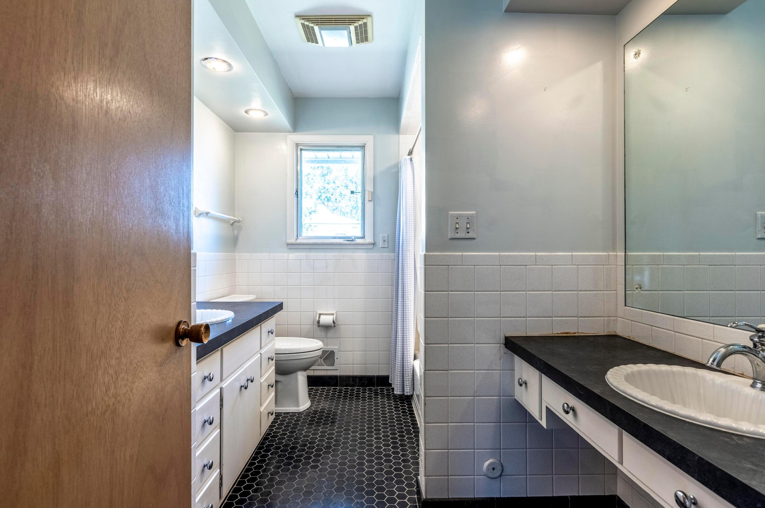 2525 Lakewood Dr, Columbus OH 43231-4859 exterior