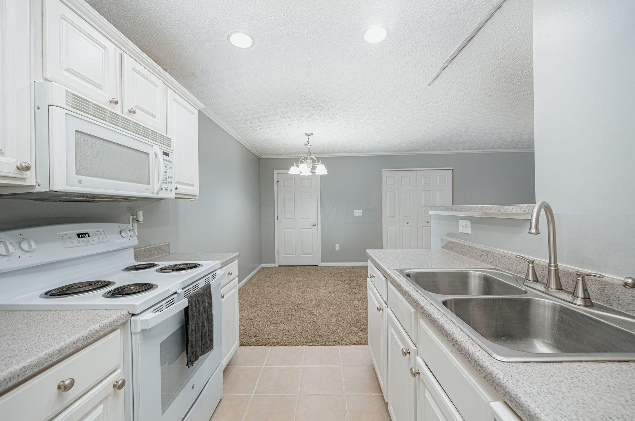 5608 Cypress Chase, Columbus OH  43228-7216 exterior