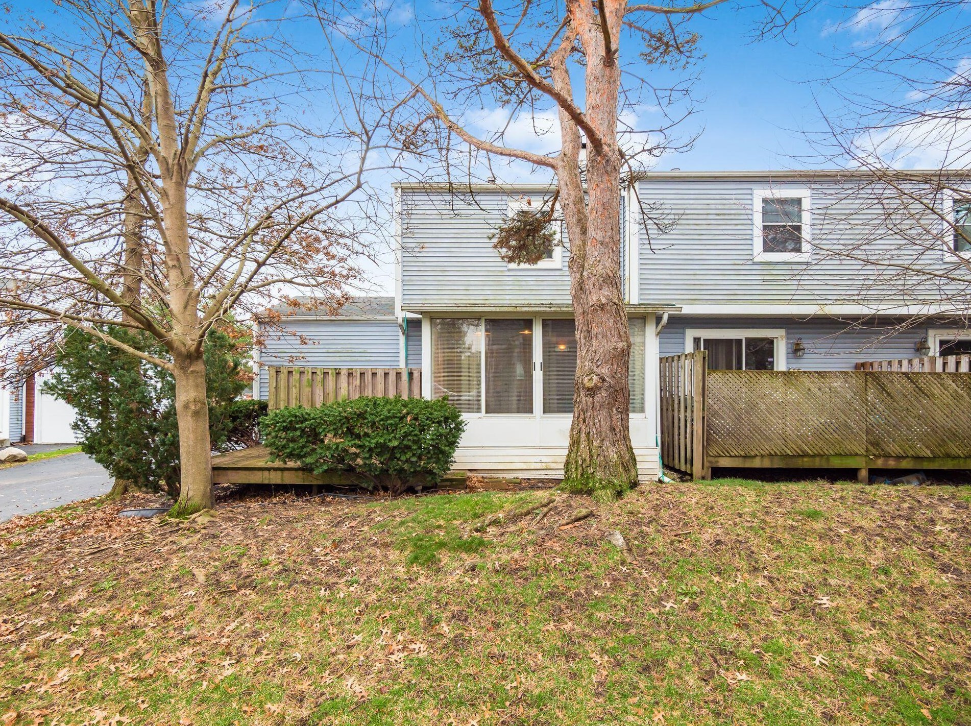 966 Worthington Woods Blvd, Columbus OH  43085-4821 exterior