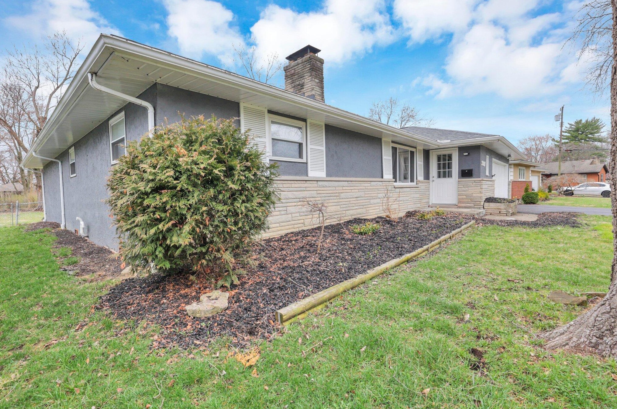 2887 Clermont Rd, Columbus OH  43209-3017 exterior