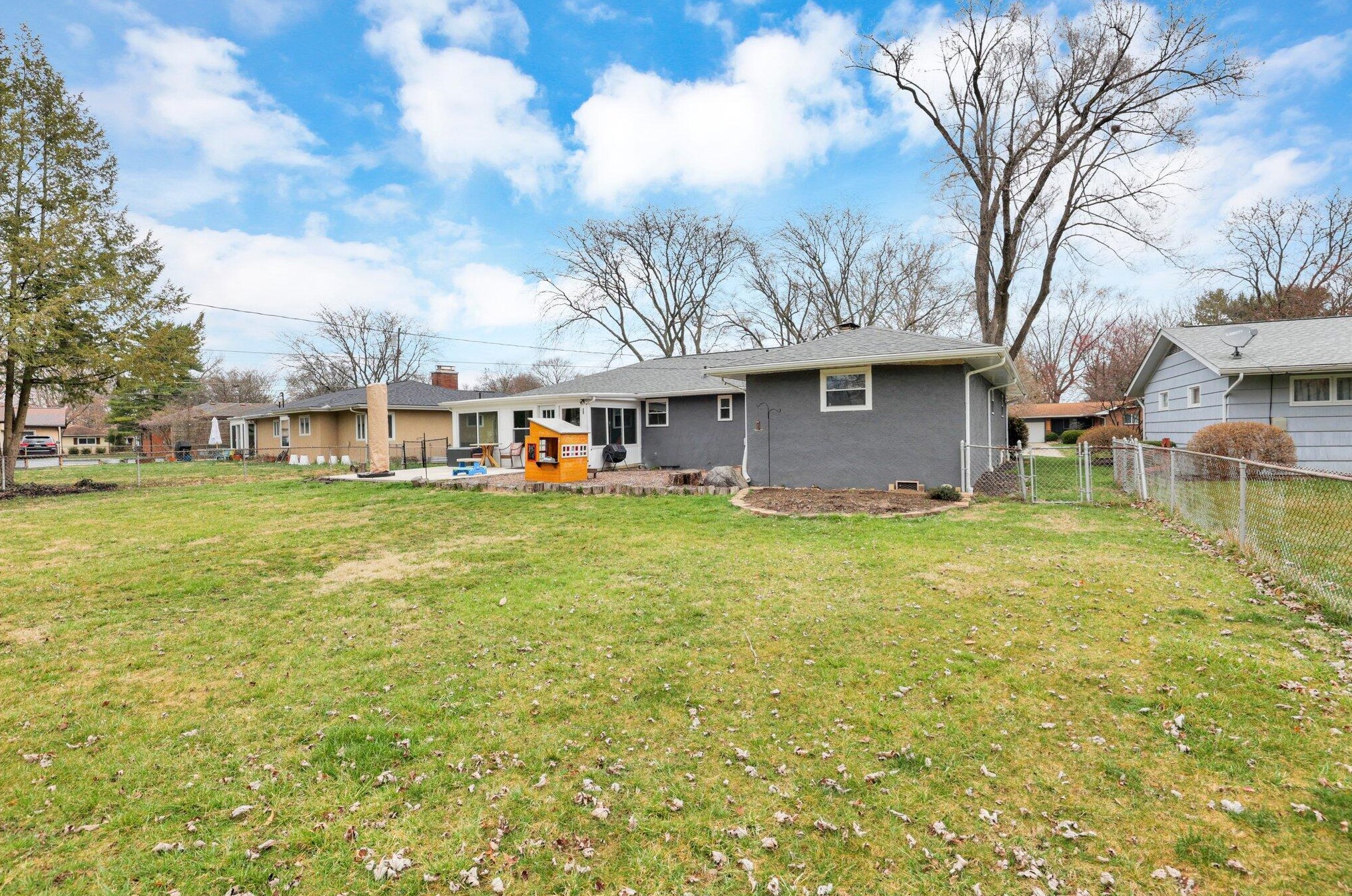 2887 Clermont Rd, Columbus OH  43209-3017 exterior