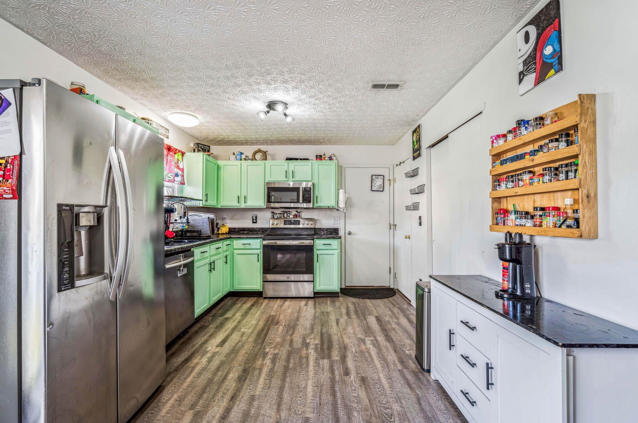 80 Richard Ave, Ashville OH  43103-9000 exterior