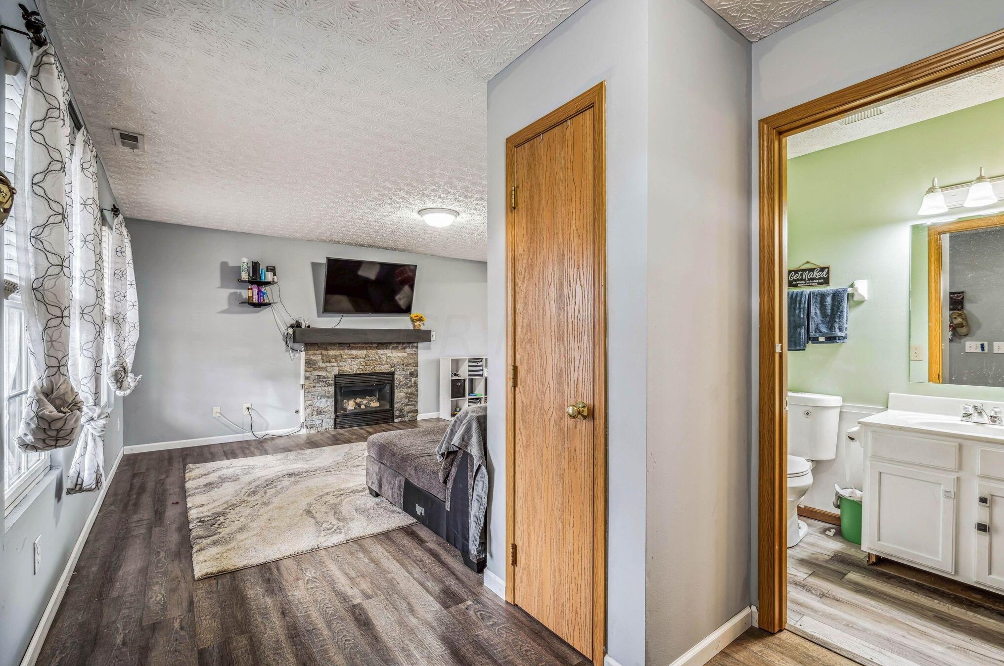 80 Richard Ave, Ashville OH  43103-9000 exterior