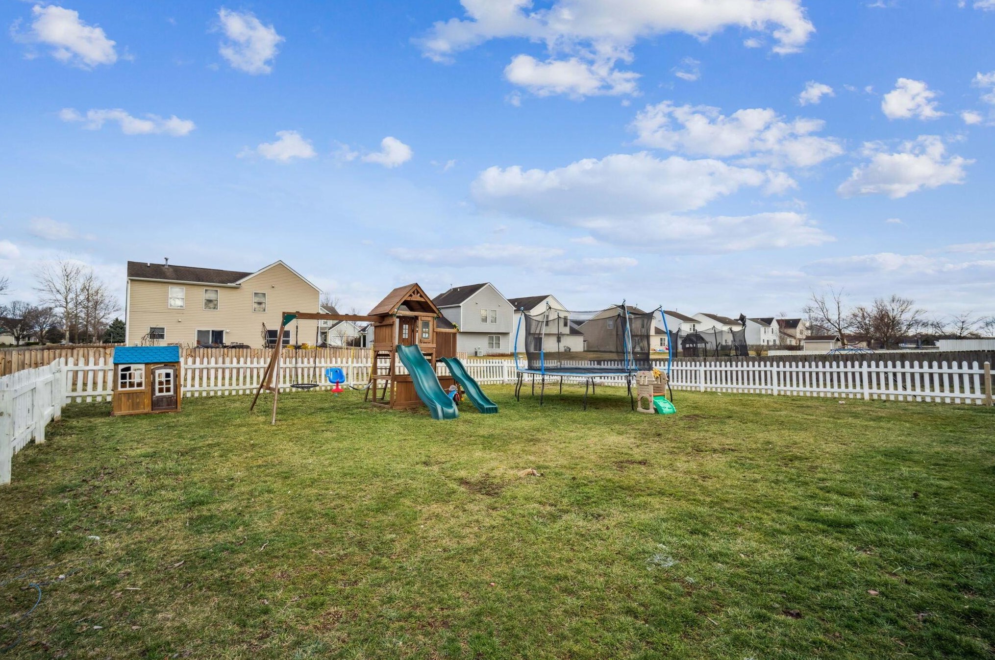 80 Richard Ave, Ashville OH  43103-9000 exterior