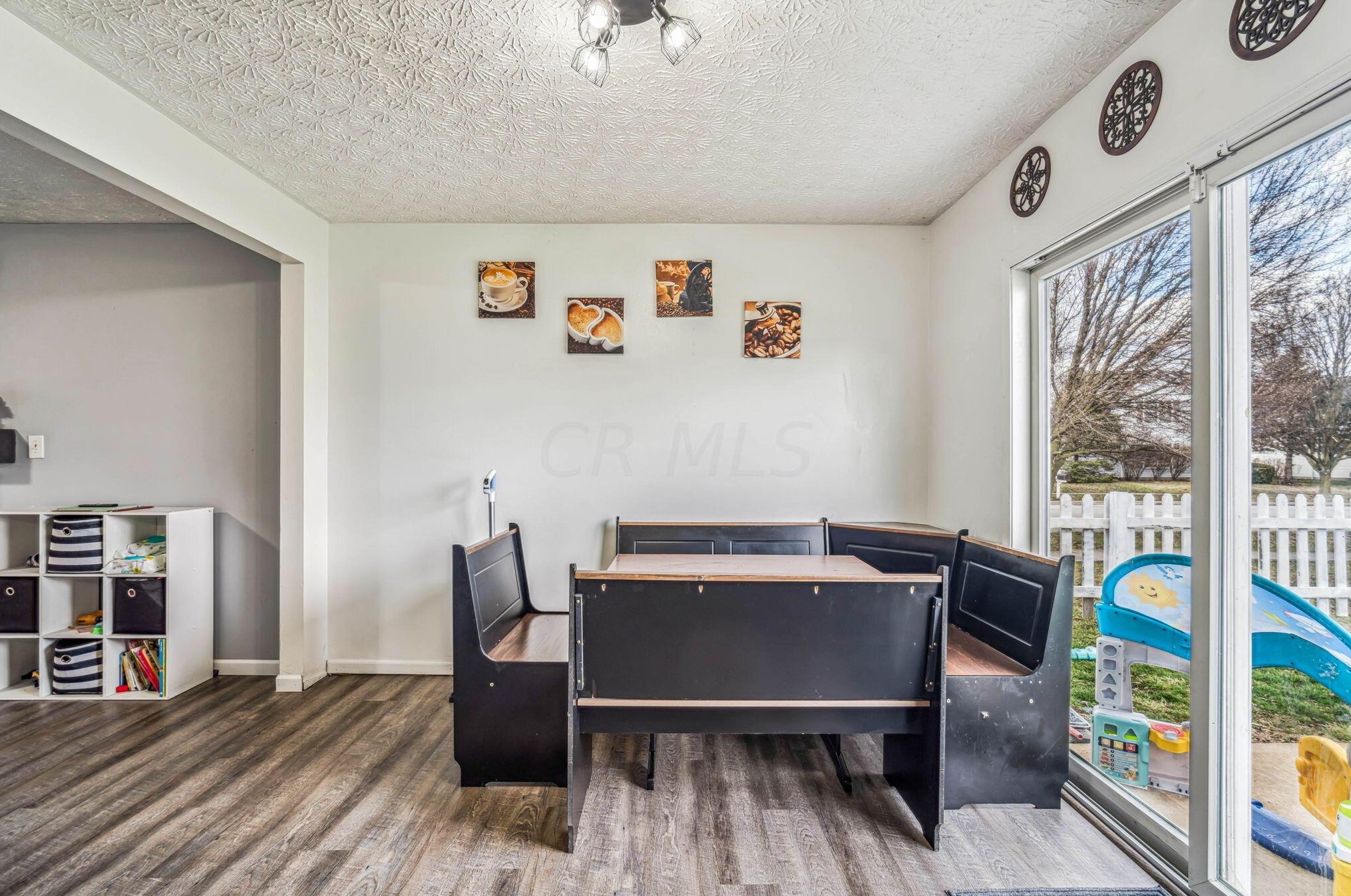 80 Richard Ave, Ashville OH  43103-9000 exterior