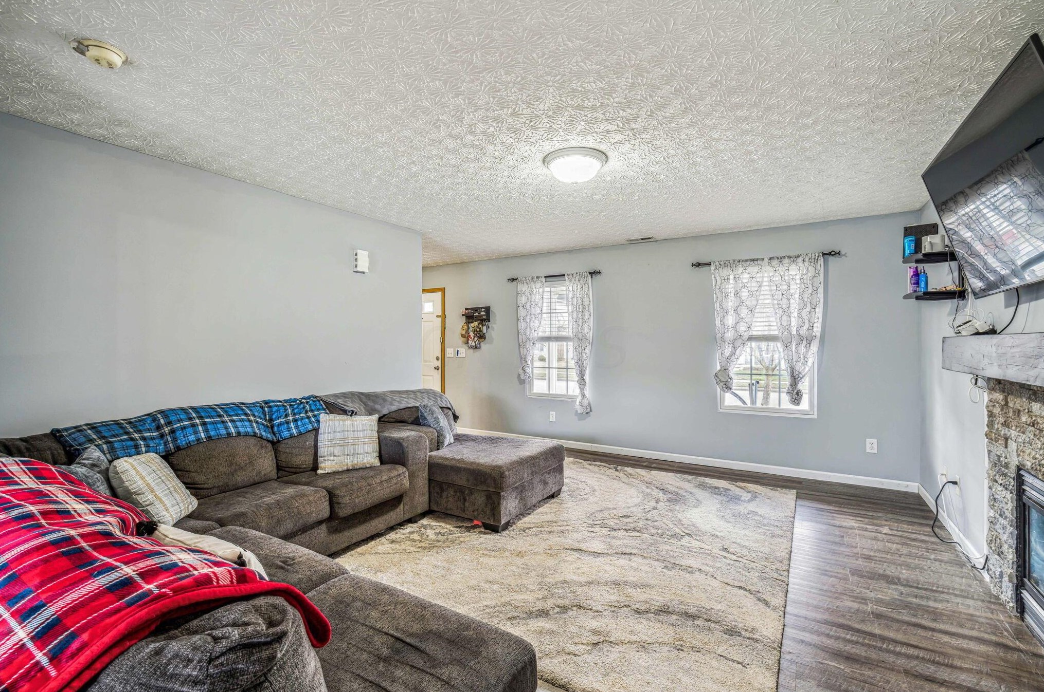 80 Richard Ave, Ashville OH  43103-9000 exterior