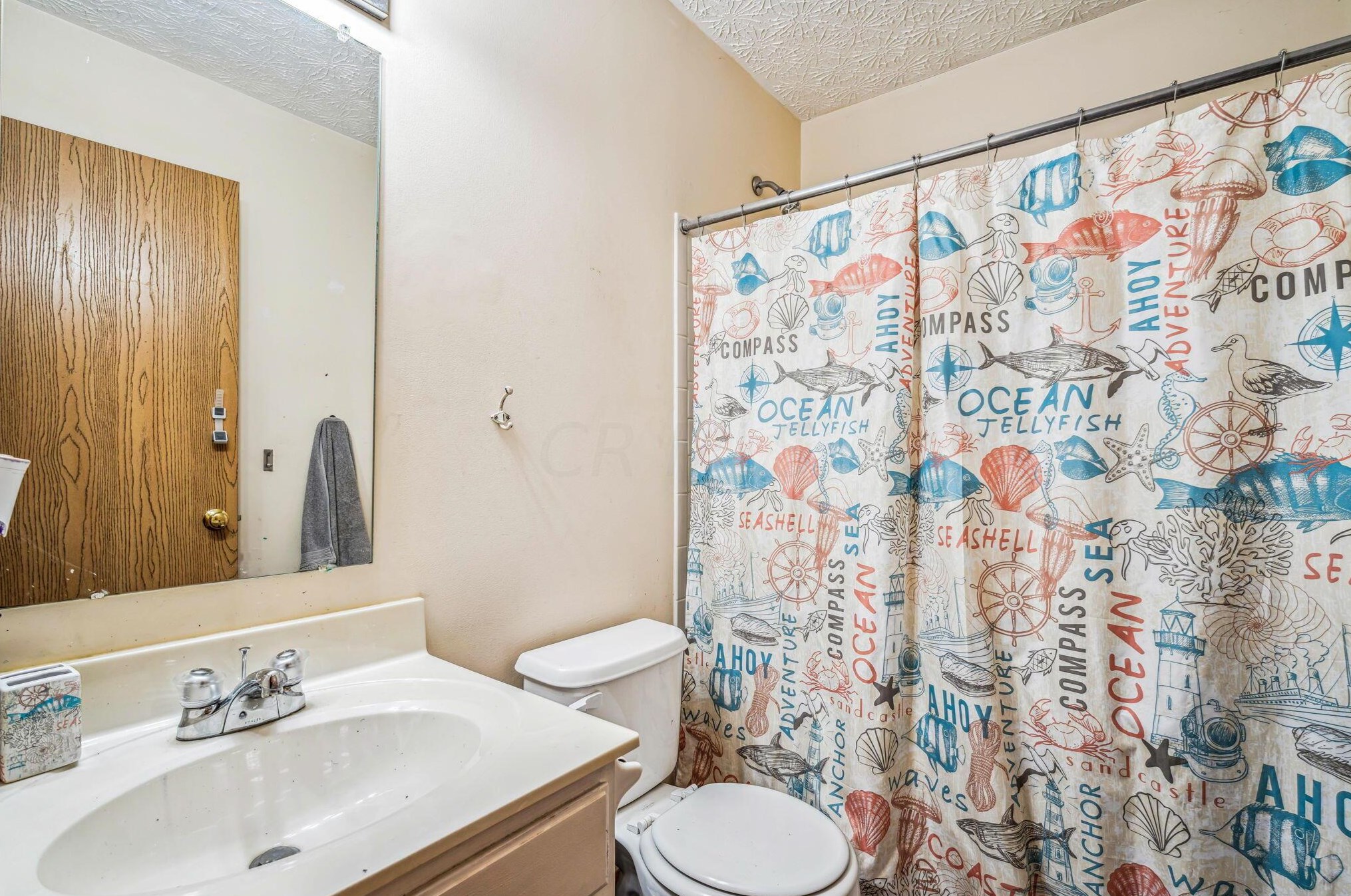 80 Richard Ave, Ashville OH  43103-9000 exterior