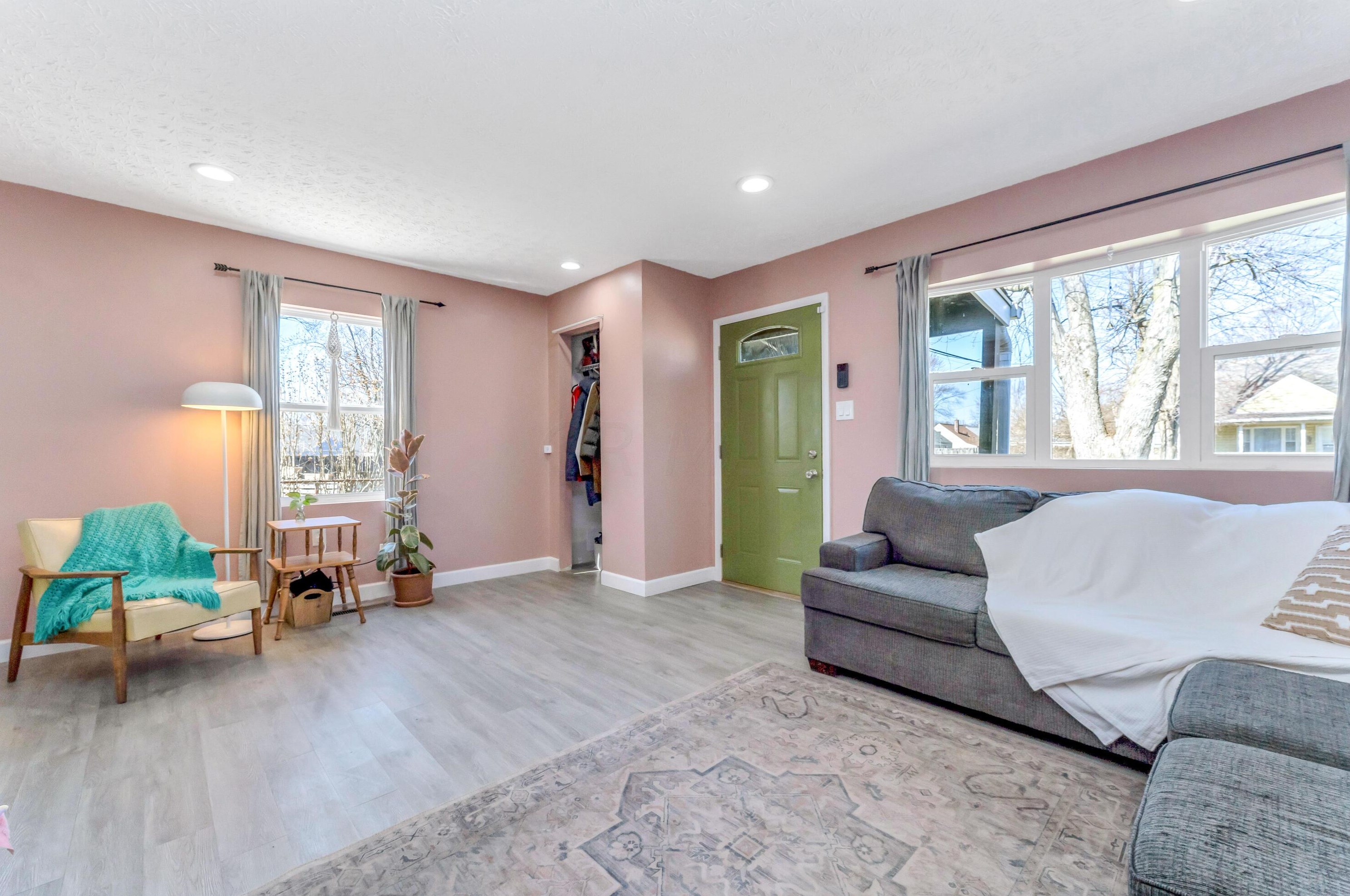 925 Blenheim Rd, Columbus OH 43224-2620 exterior