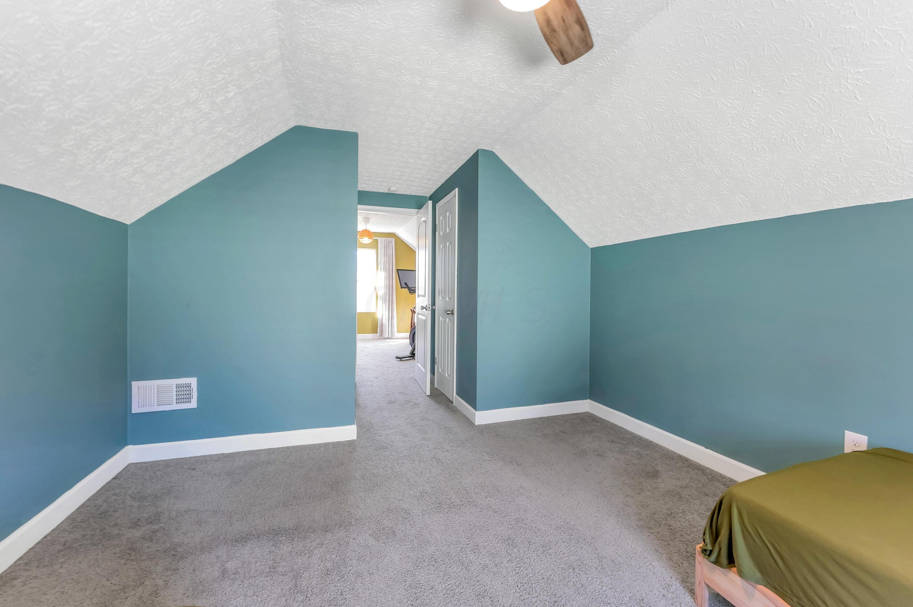 925 Blenheim Rd, Columbus OH 43224-2620 exterior