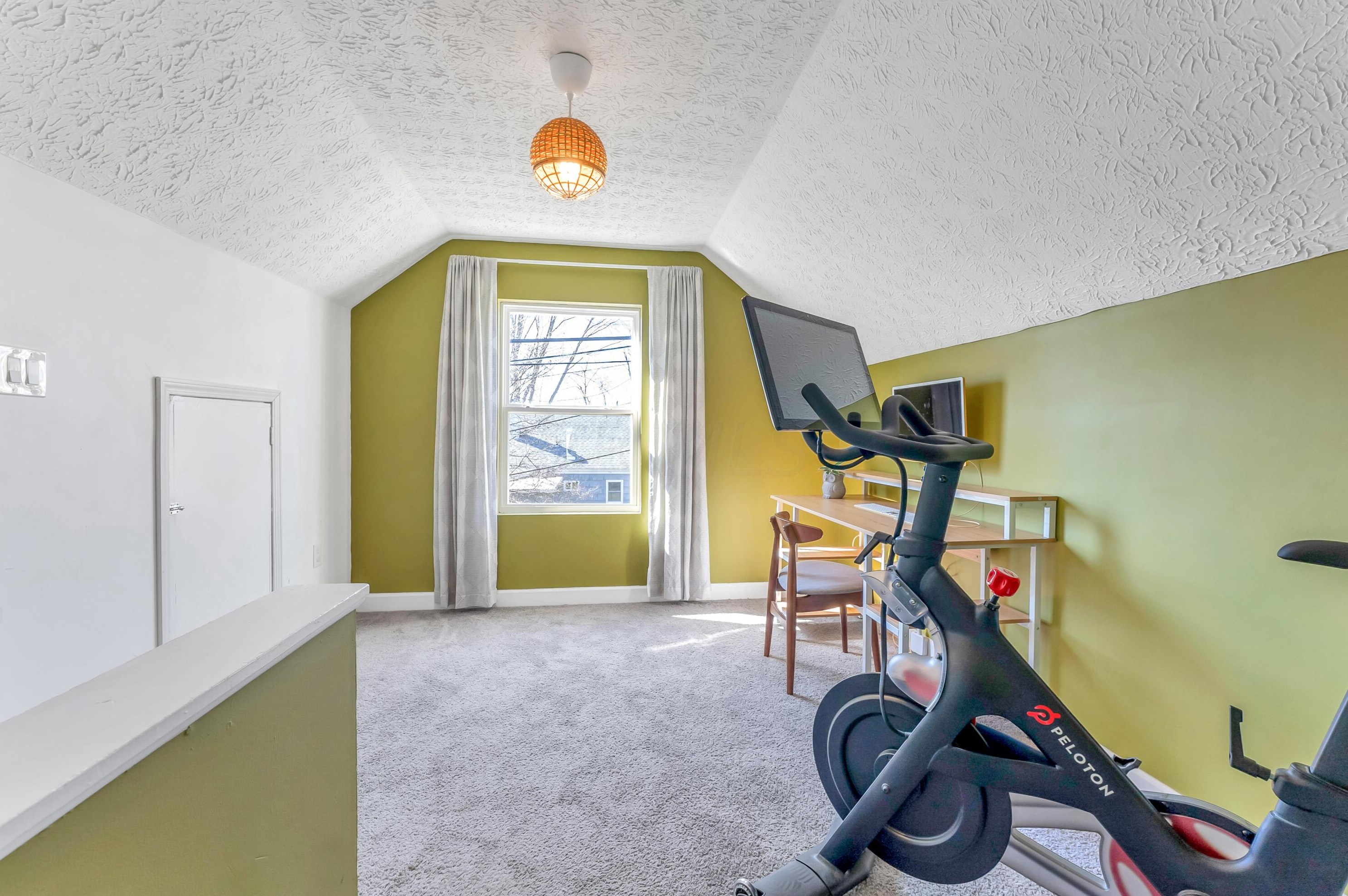 925 Blenheim Rd, Columbus OH 43224-2620 exterior