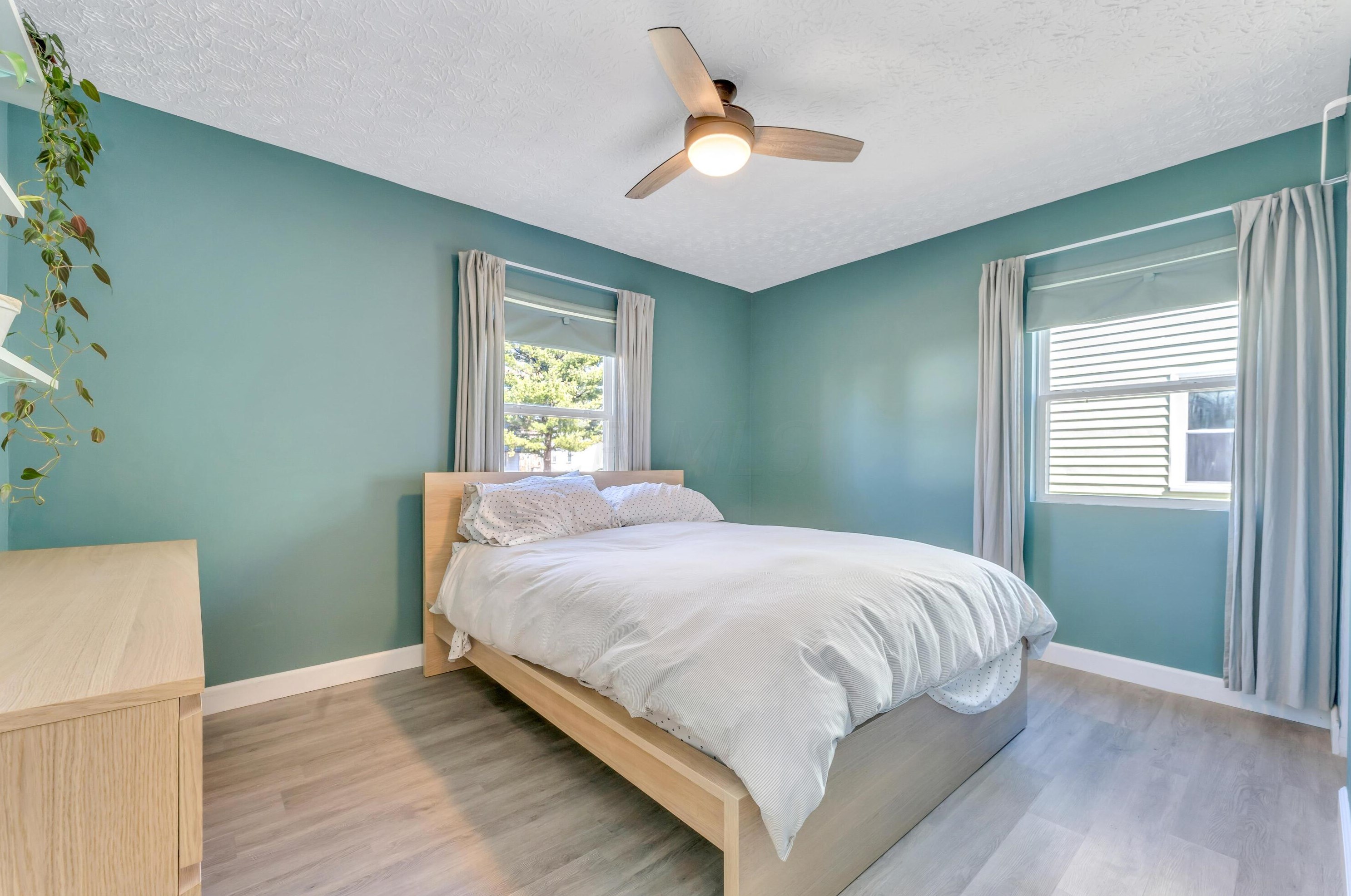 925 Blenheim Rd, Columbus OH 43224-2620 exterior