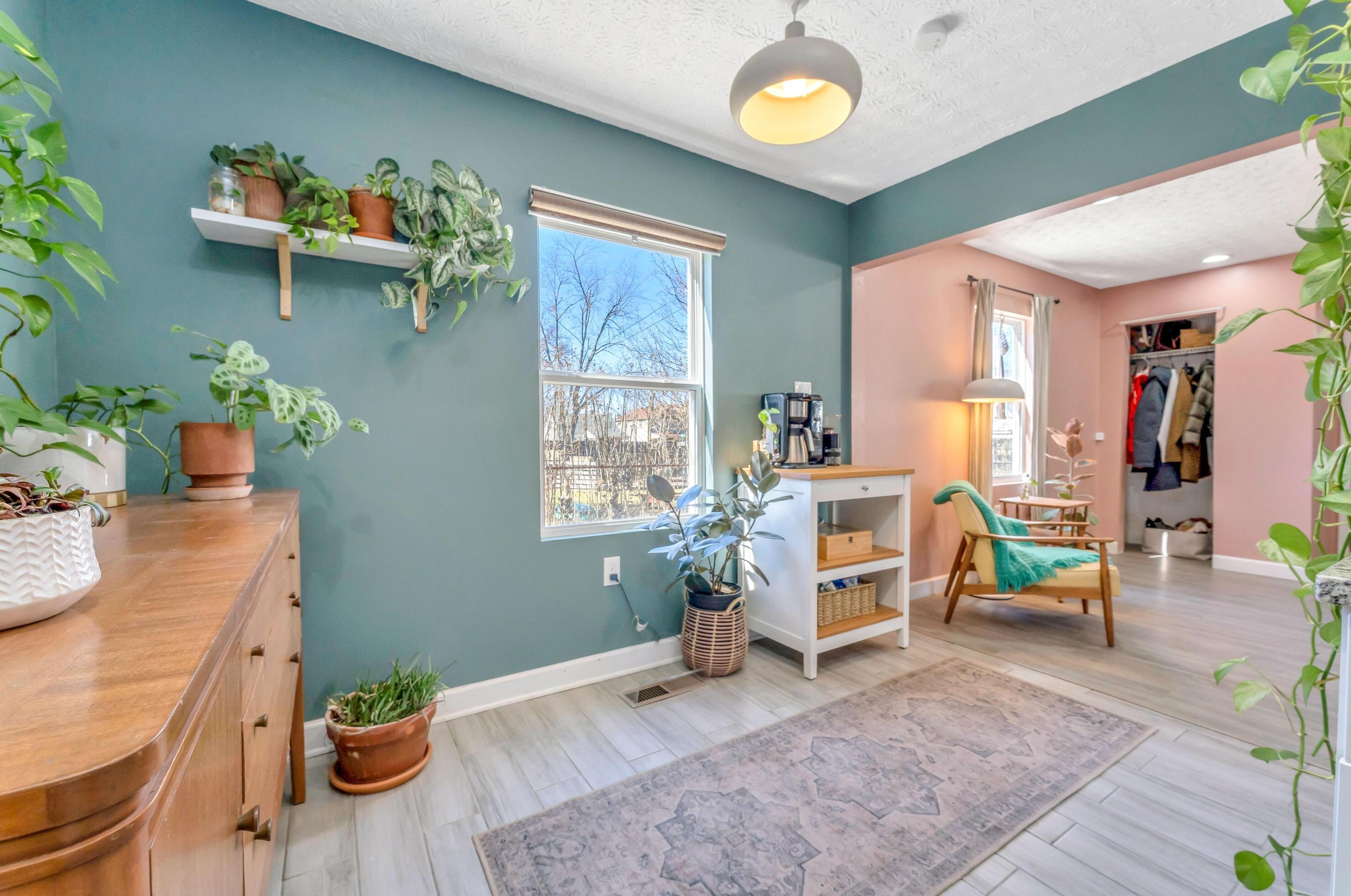 925 Blenheim Rd, Columbus OH 43224-2620 exterior