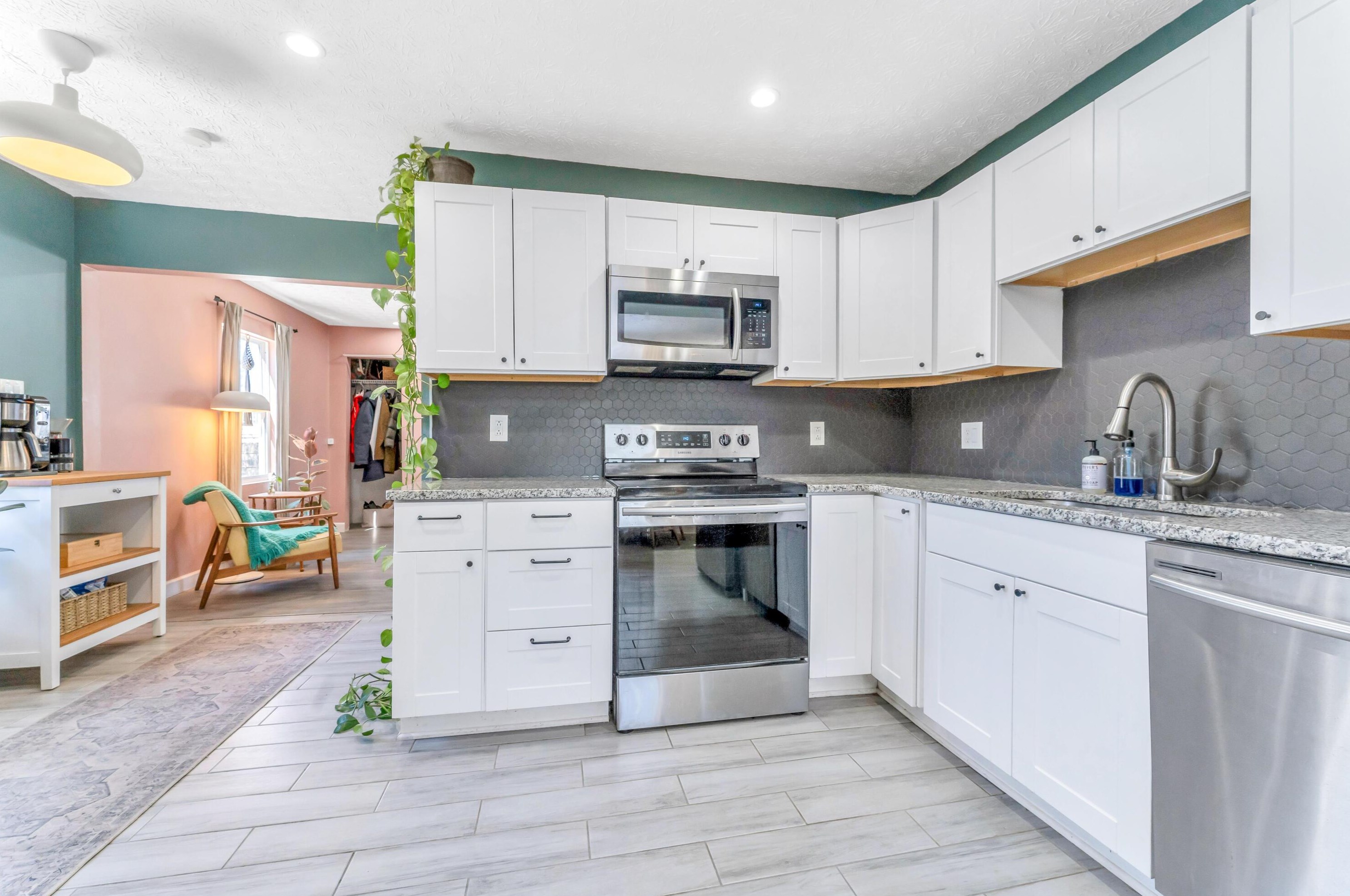 925 Blenheim Rd, Columbus OH 43224-2620 exterior