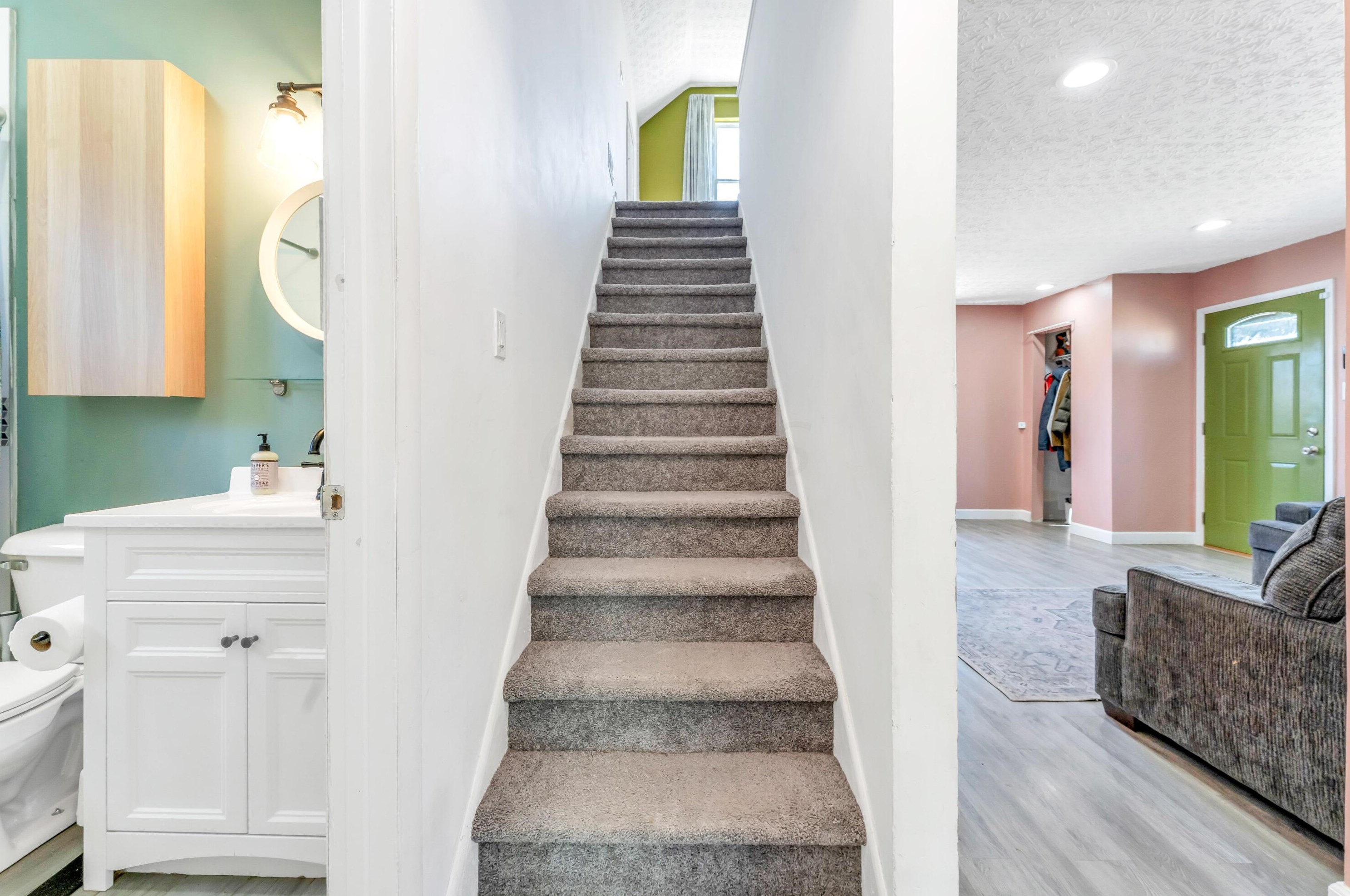 925 Blenheim Rd, Columbus OH 43224-2620 exterior