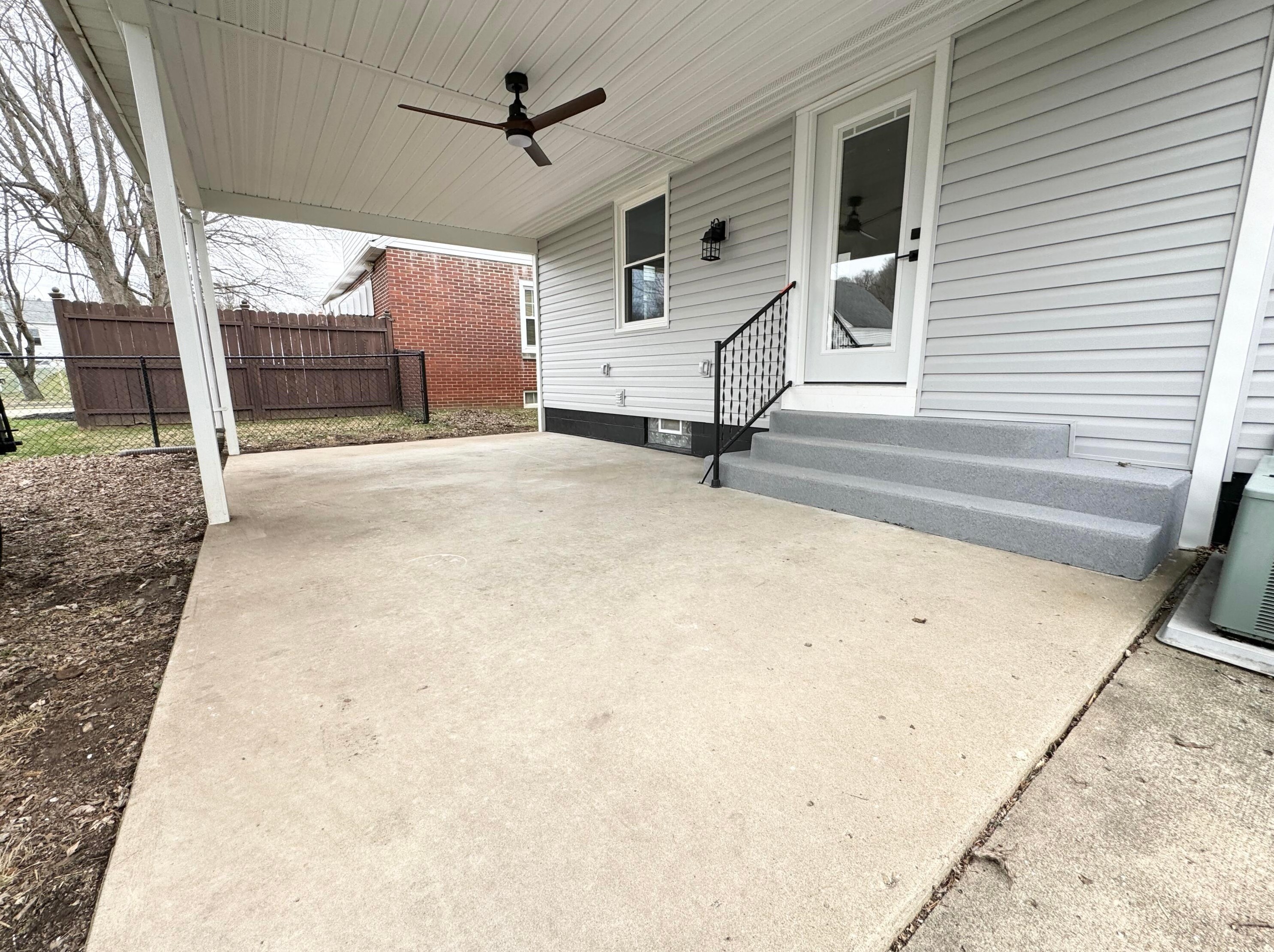 817 Madison Ave, Lancaster OH  43130-2616 exterior