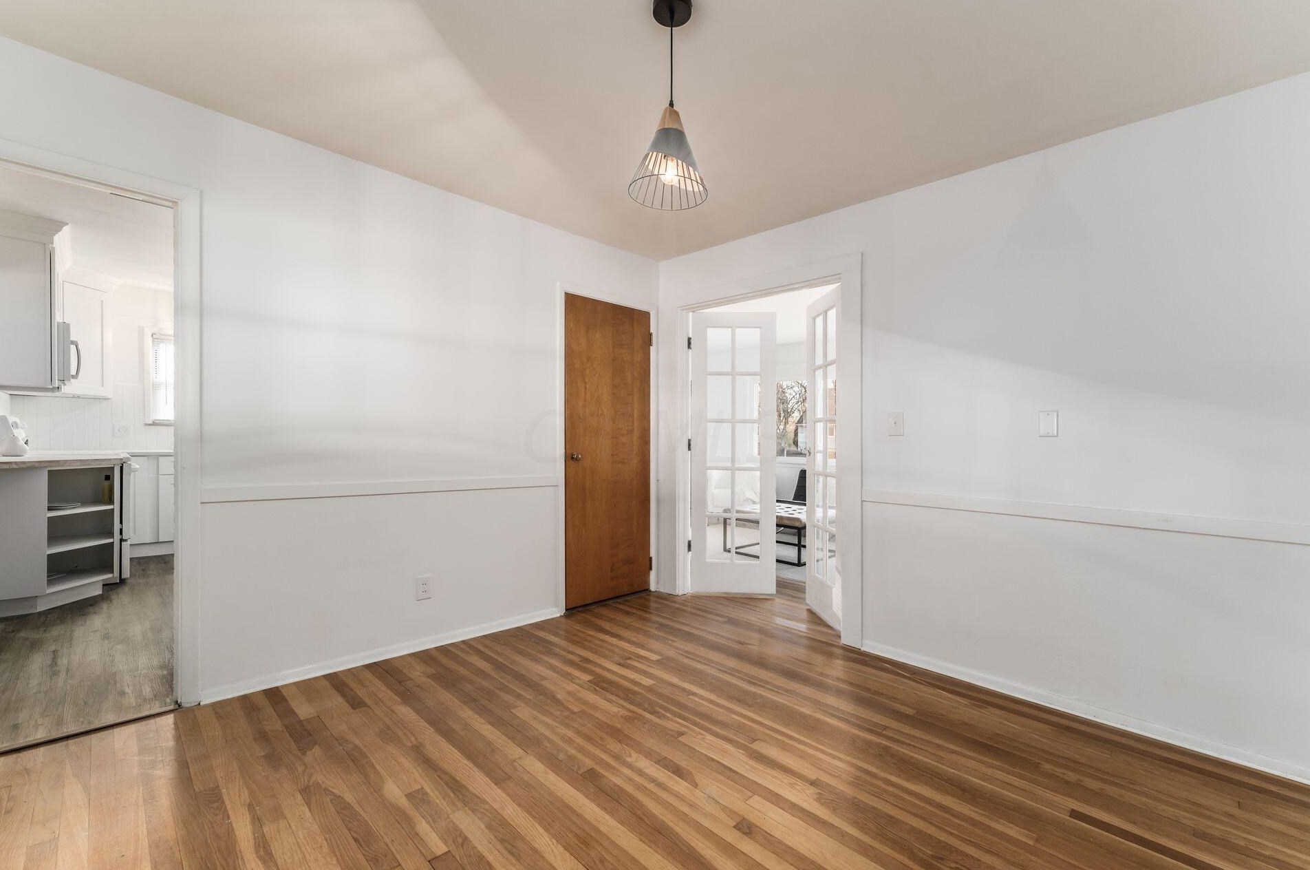 2260 Shrewsbury Rd, Columbus OH  43221-1232 exterior