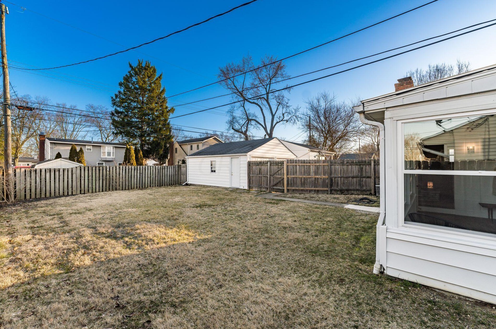 2260 Shrewsbury Rd, Columbus OH  43221-1232 exterior