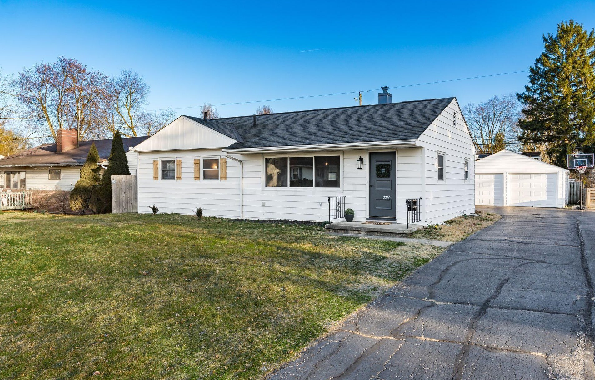 2260 Shrewsbury Rd, Columbus OH  43221-1232 exterior