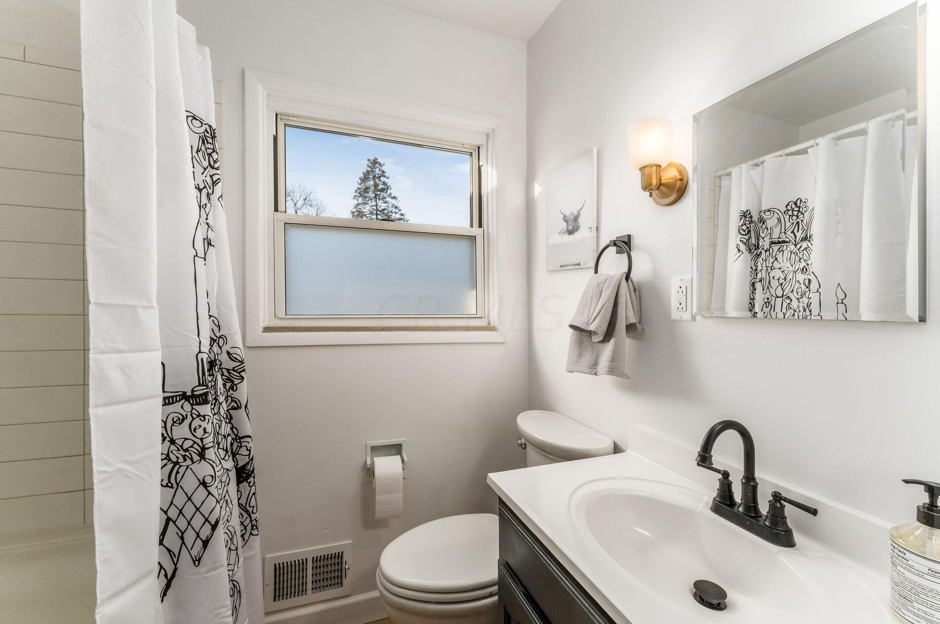 2260 Shrewsbury Rd, Columbus OH  43221-1232 exterior