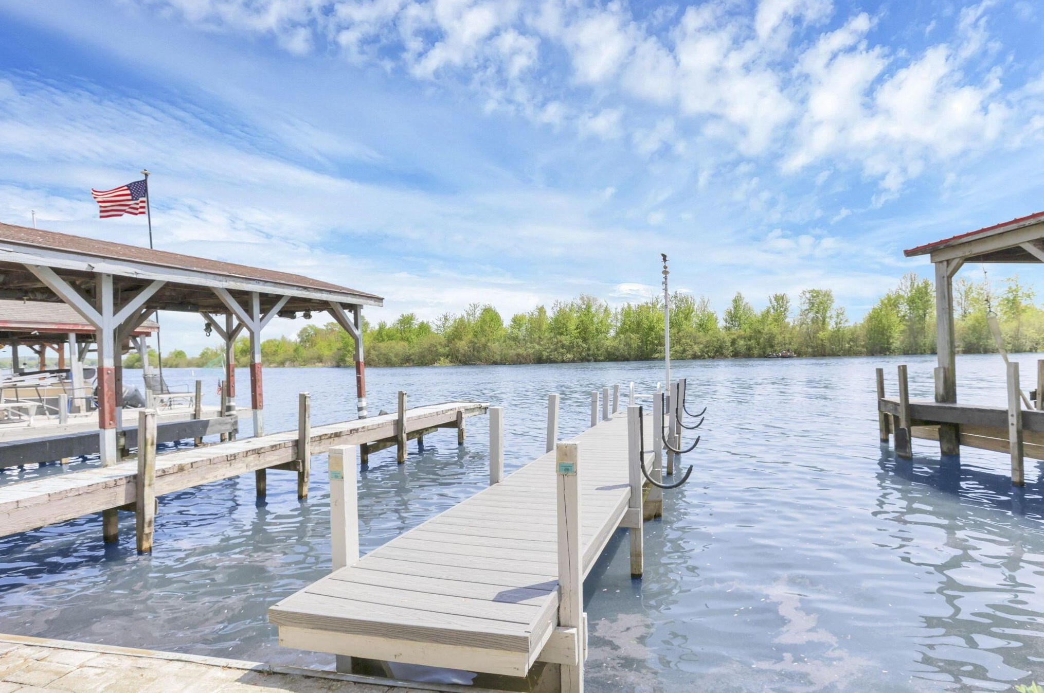 182 Cranberry Ln, Buckeye Lake OH  43008-7832 exterior